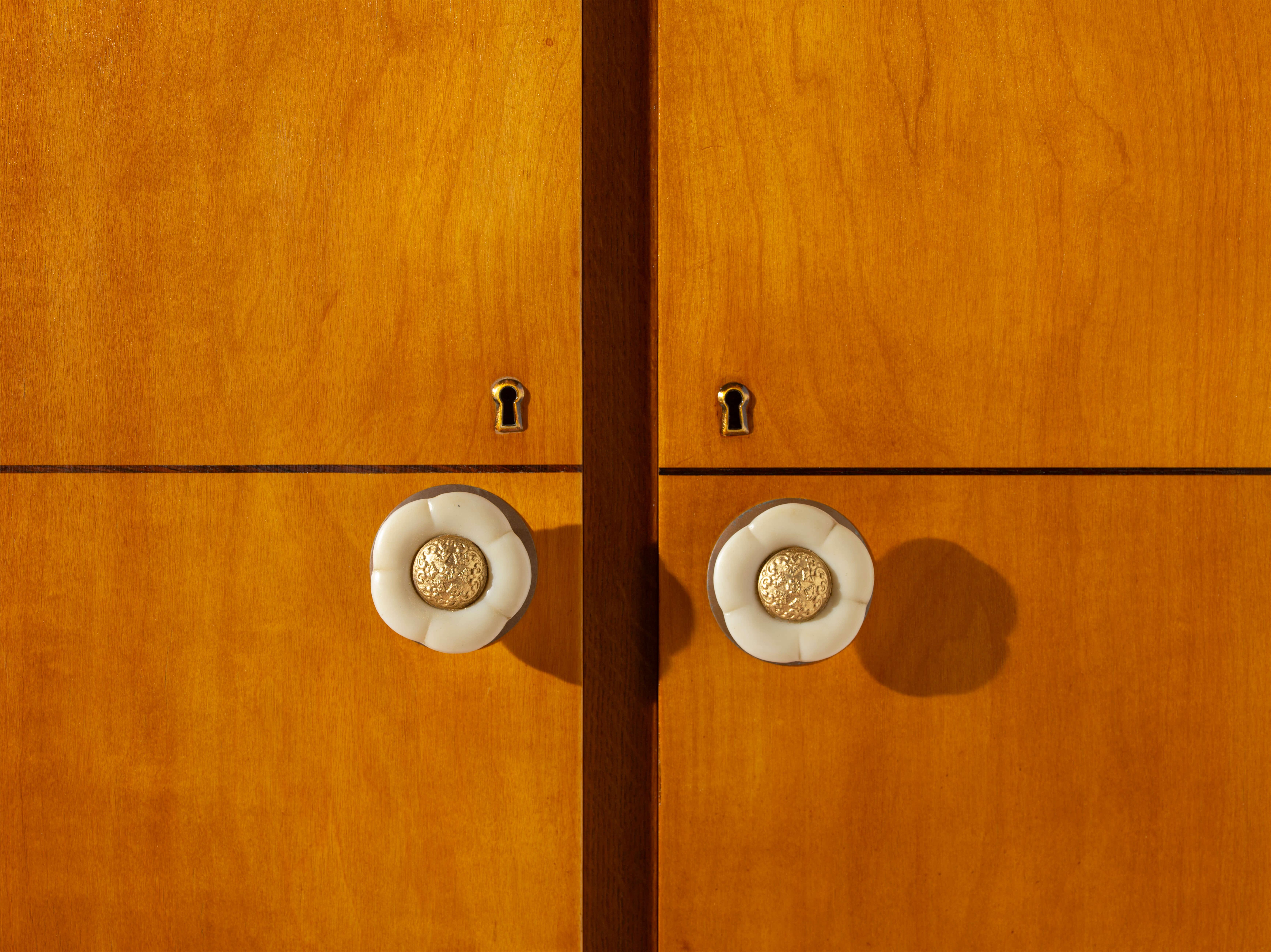 Two-door Art Deco wardrobe, oak structure with inlaid maple panels, Italy, 1930s In Good Condition In Chiavari, Liguria