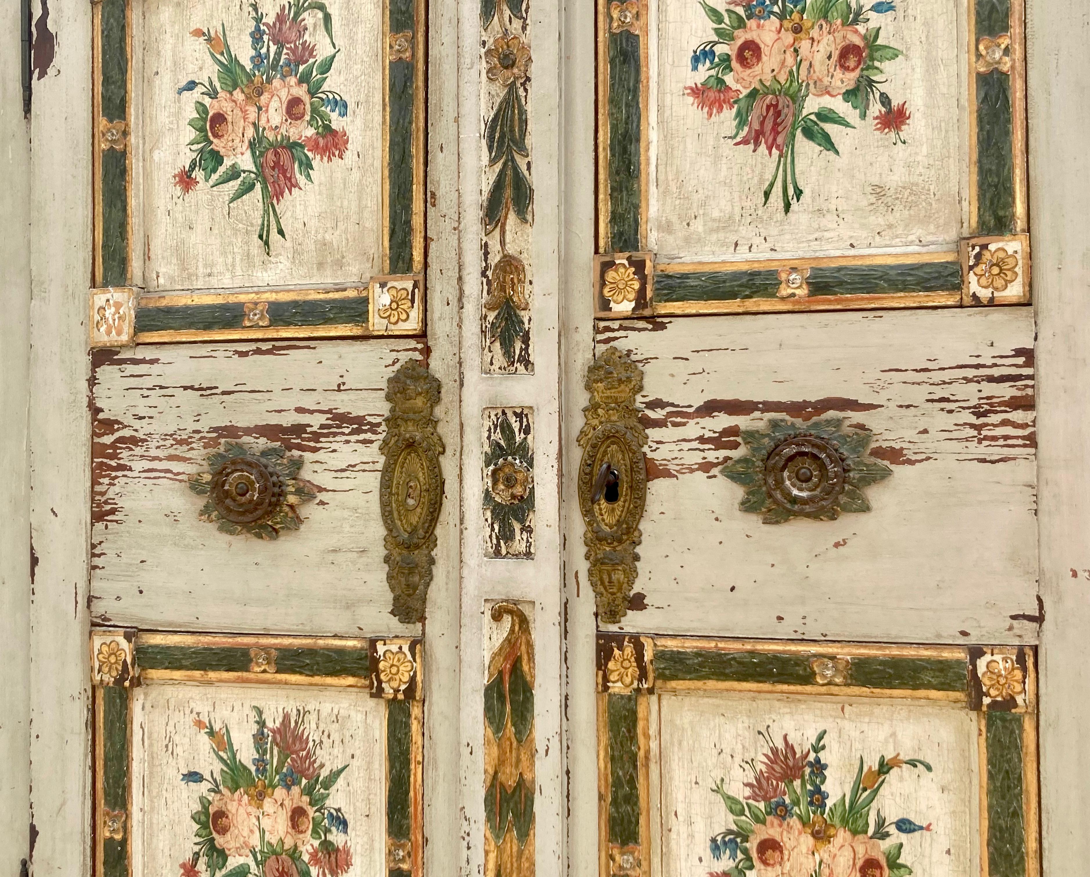 Autrichien Armoire baroque à deux portes en peinture d'origine en vente