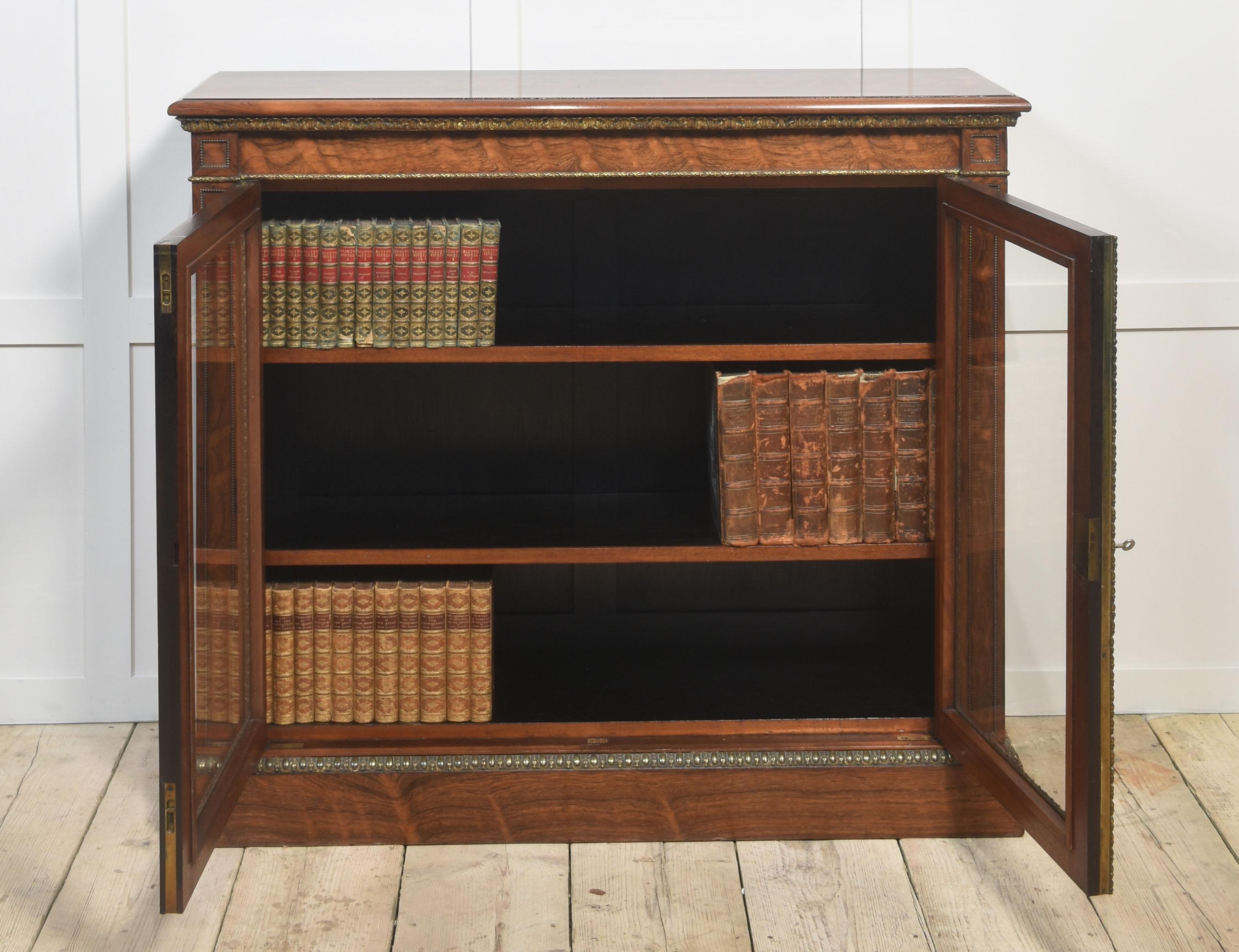Bibliothèque à deux portes par Holland and Sons en vente 1