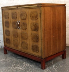 Mueble bar de dos puertas de Burl by Tomlinson