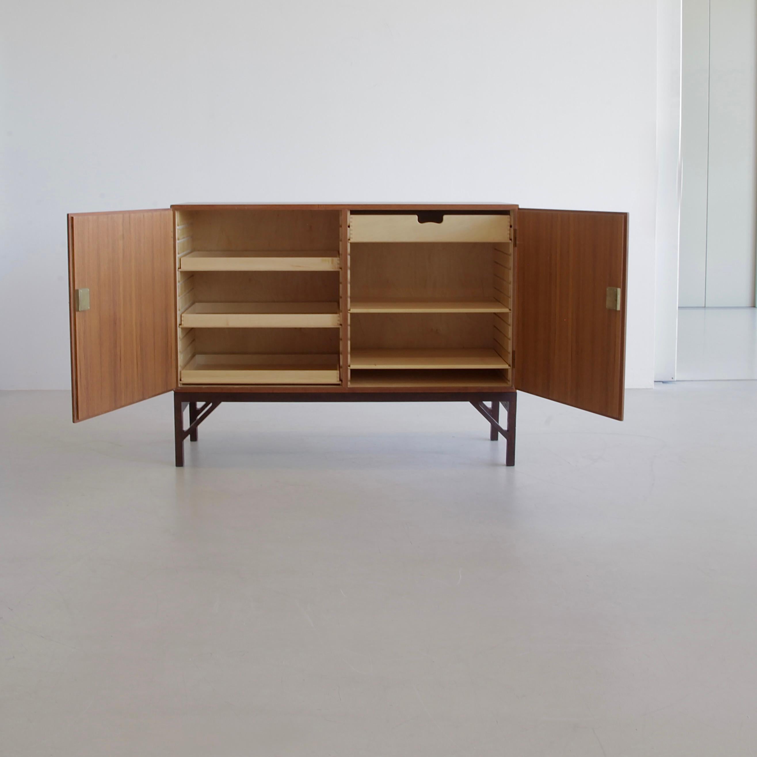 Teak Mobile a due ante di Børge Mogensen. Danimarca, FDB Møbler, anni '60 in vendita