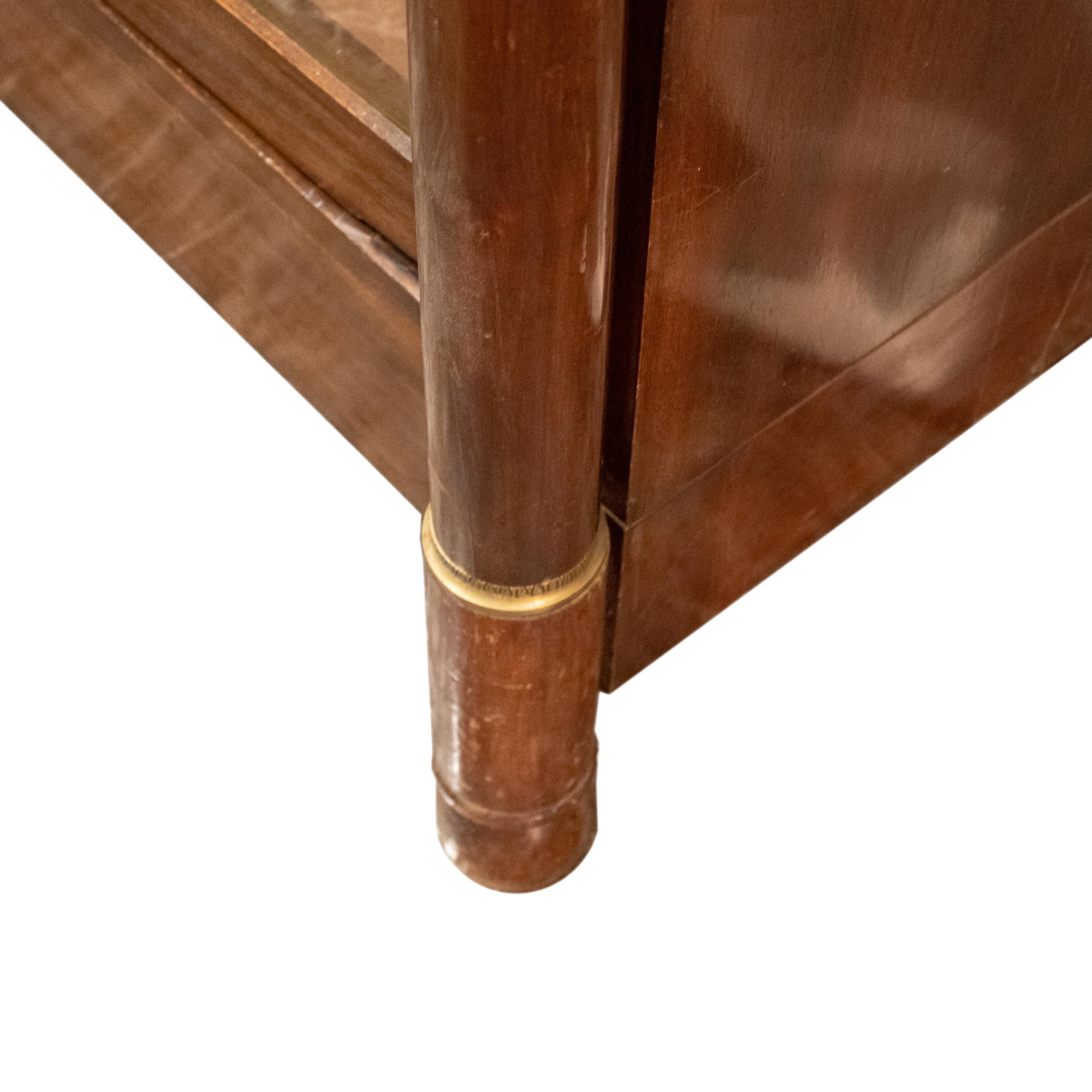 Francese Vetrina a due ante in Oak con dettagli in bronzo, Francia, XIX secolo. in vendita
