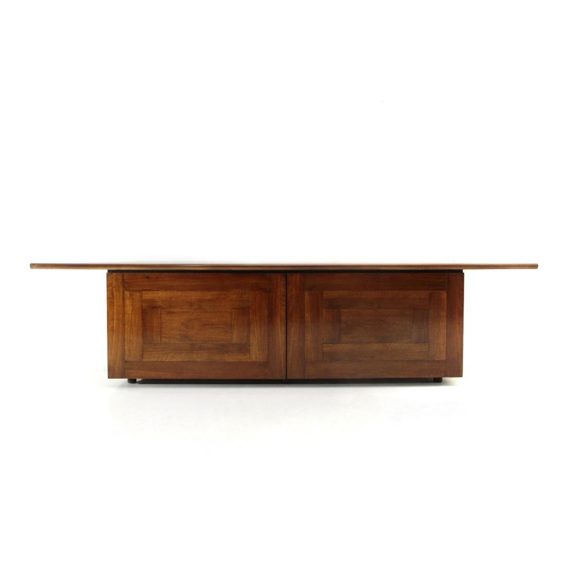 Sideboard produced in the 1970s by Acerbis, design by Giotto Stoppino and Lodovico Acerbis.
Structure in black laminated wood.
Top in walnut veneered wood.
Veneered walnut doors with opening system that combines sliding and hinged