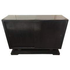 Aparador de dos puertas, lacado negro, 1970, francés