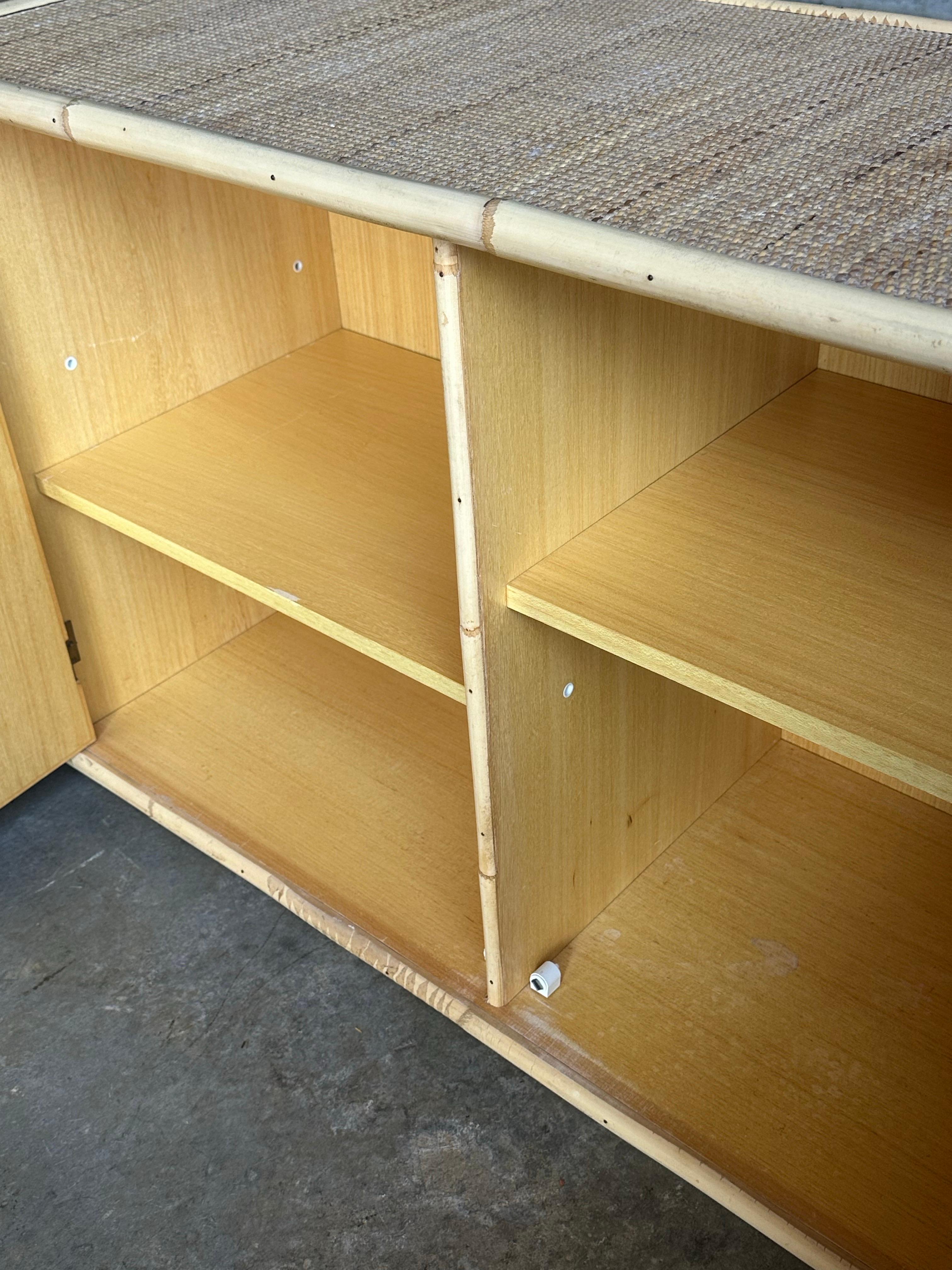 Credenza a due ante in bambù e canna di Del Vera, Italia in vendita 4