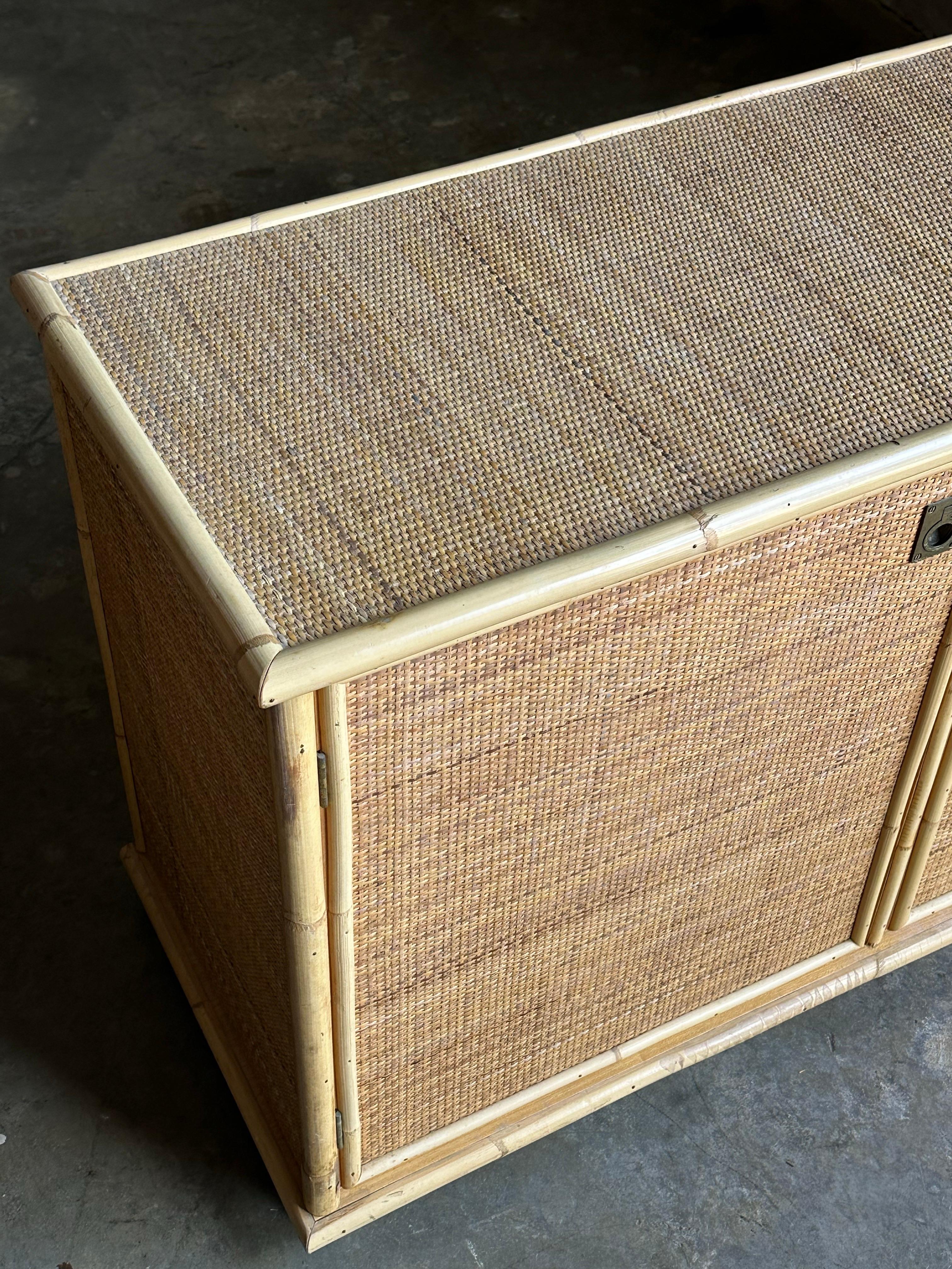 Credenza a due ante in bambù e canna di Del Vera, Italia in vendita 2