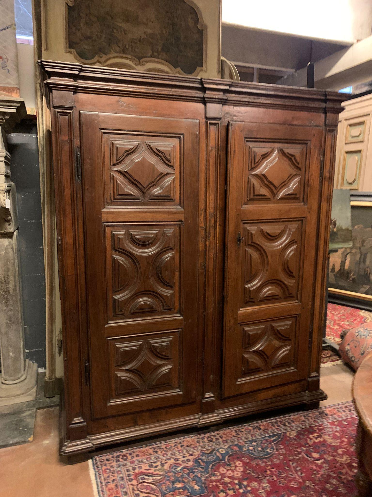 Two-door wardrobe armoires in carved walnut wood, Italy For Sale 3