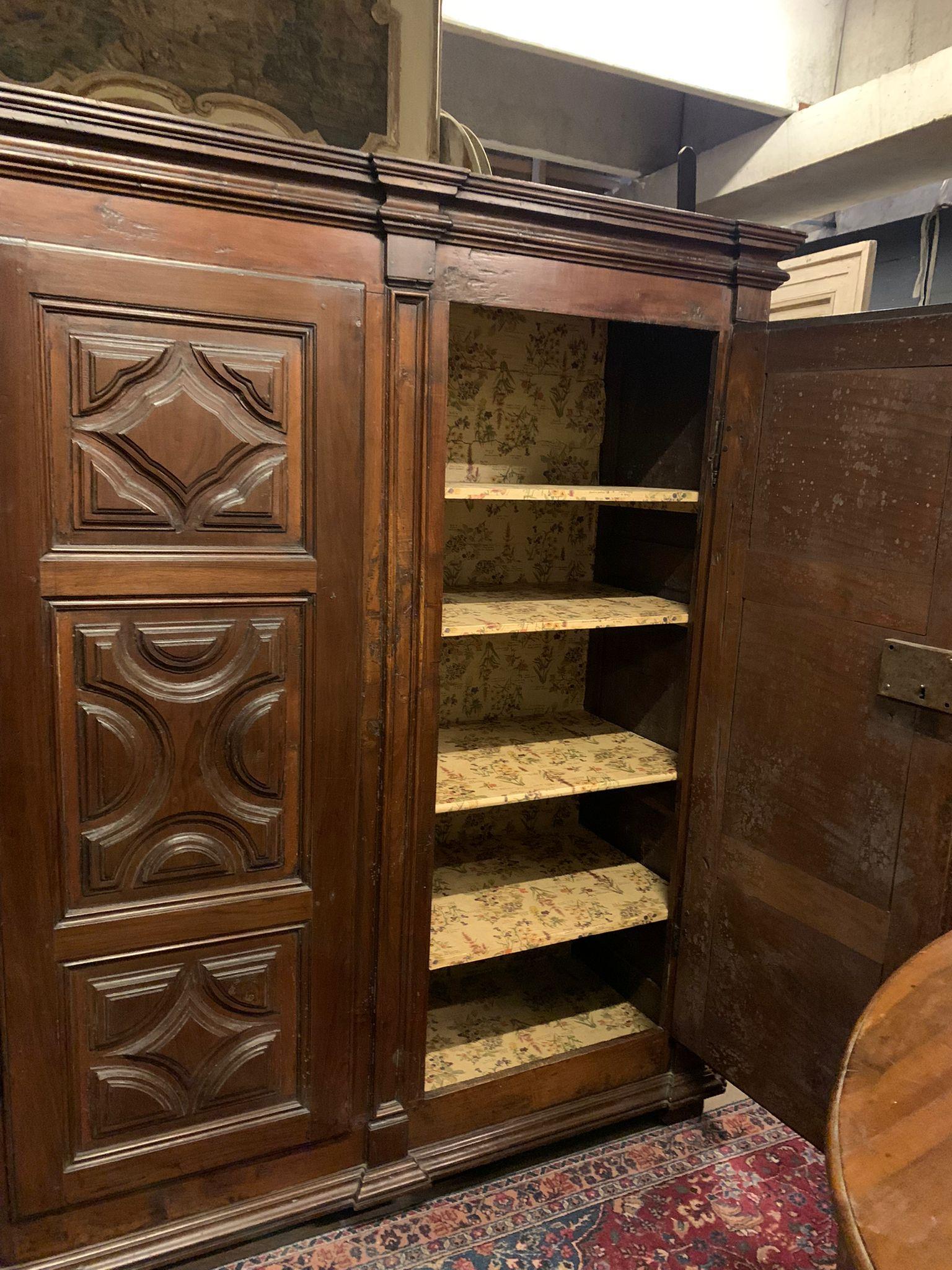 Two-door wardrobe armoires in carved walnut wood, Italy For Sale 4