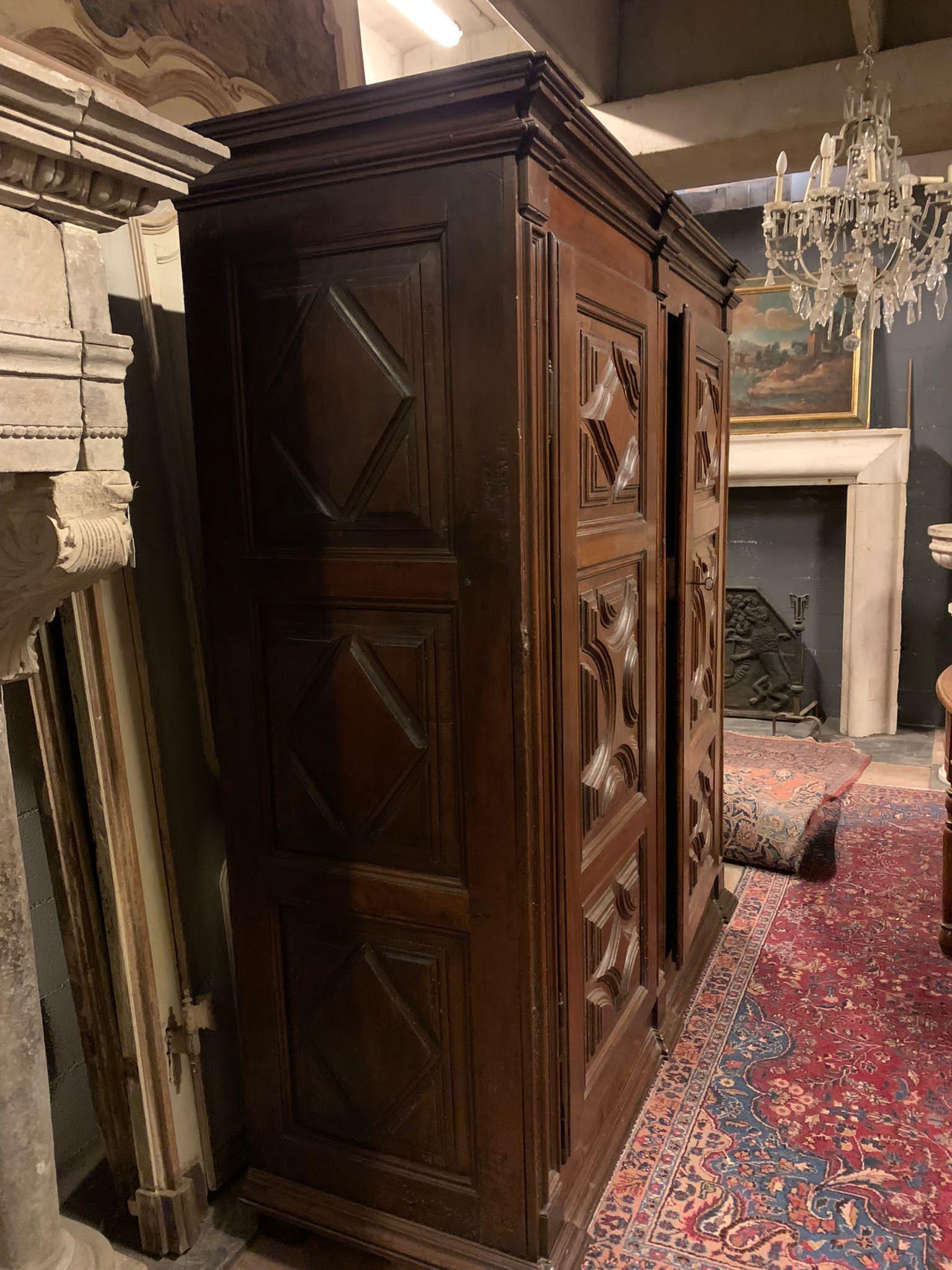 Two-door wardrobe armoires in carved walnut wood, Italy For Sale 5