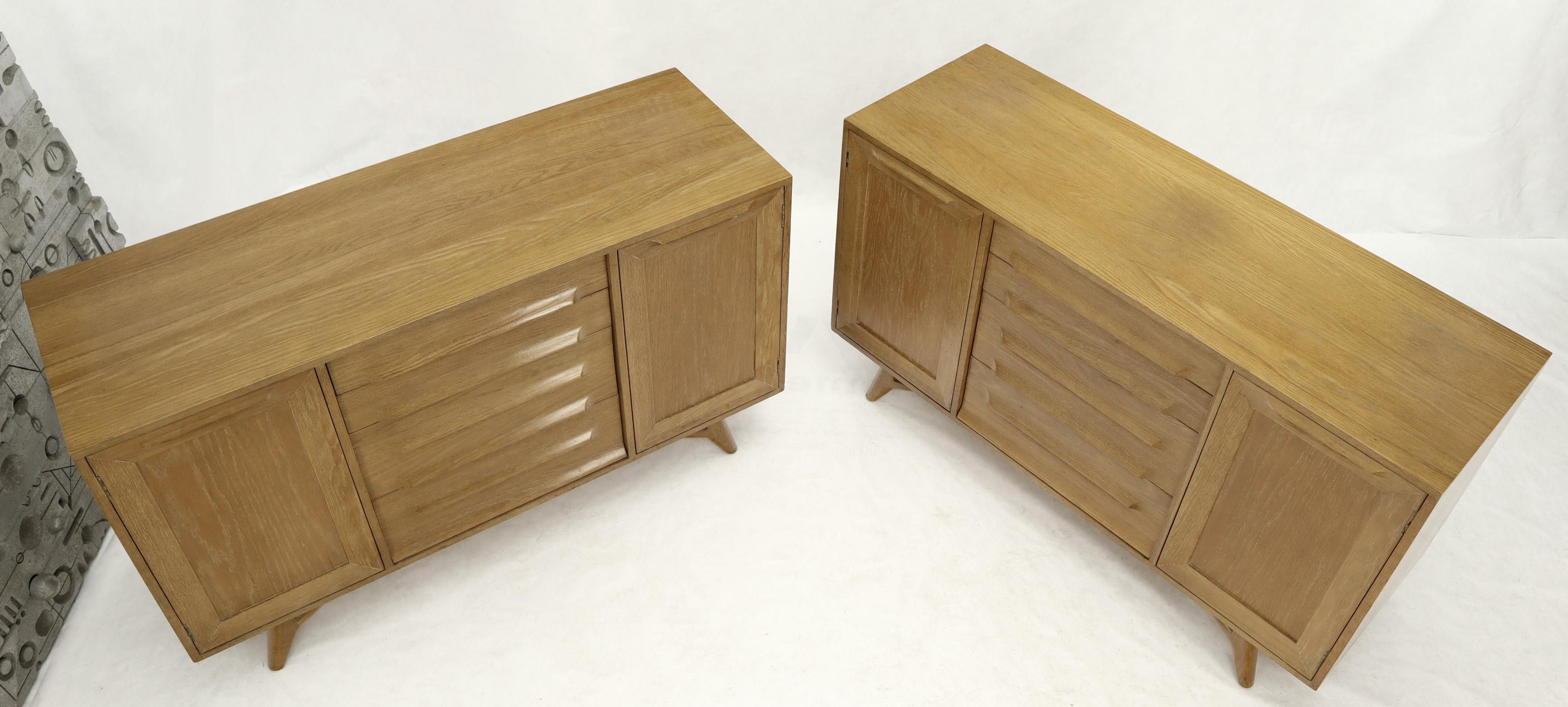 Two Door 4 Drawer Limed Cerused Solid Oak Board Cabinet Credenza Dresser In Good Condition For Sale In Rockaway, NJ