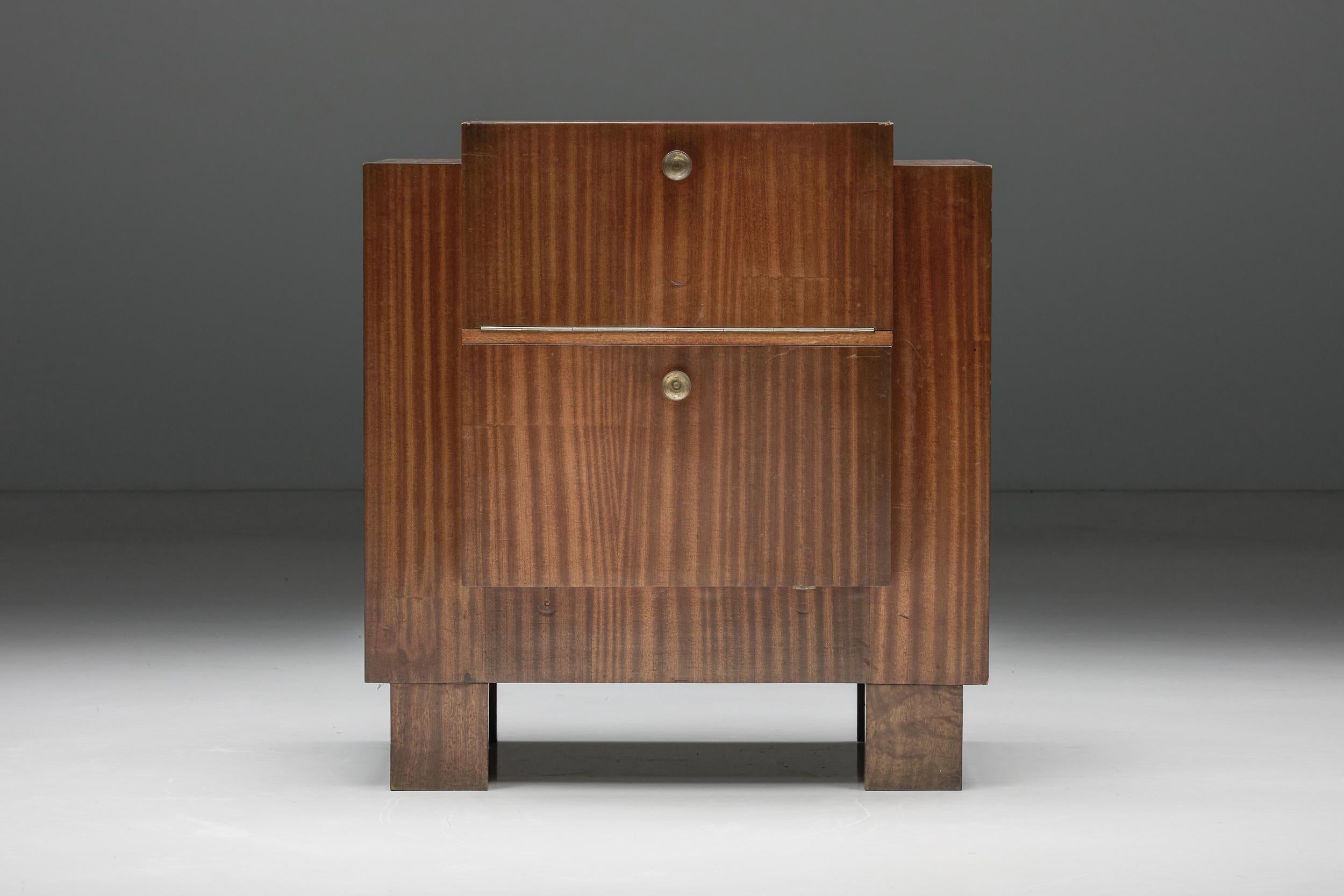 Armario de dos puertas de estilo modernista de John Van Zeeland, Bélgica, 1933 mediados del siglo XX en venta