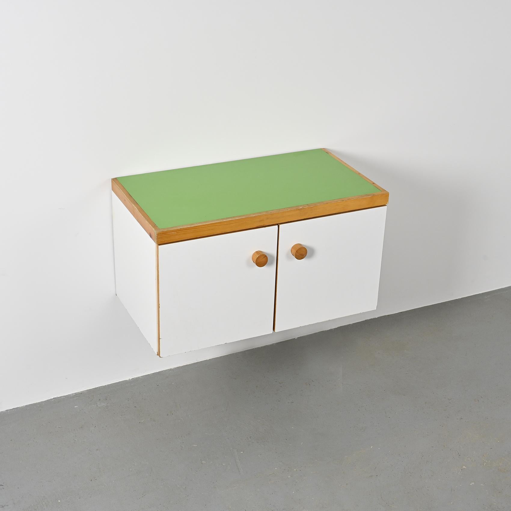 Charlotte Perriand, a renowned French architect and designer, was known for her minimalist furniture inspired by both the mountains and Japan. Her approach eliminated unnecessary elements to create functional living spaces, rooted in the belief that