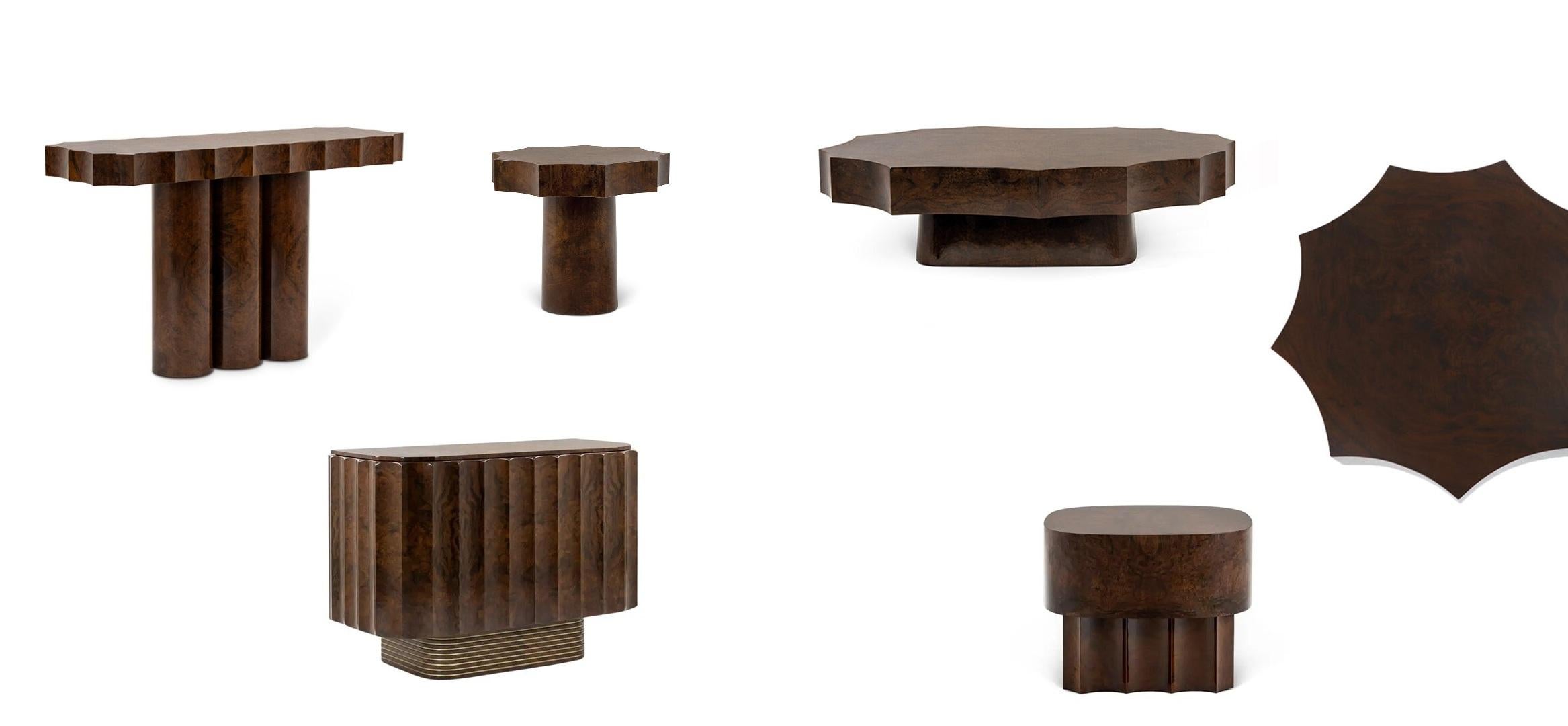 Zwei Türen Sideboard in luxuriösen Walnuss Wurzel mit oxidiertem Messing Basis von JLC (21. Jahrhundert und zeitgenössisch) im Angebot