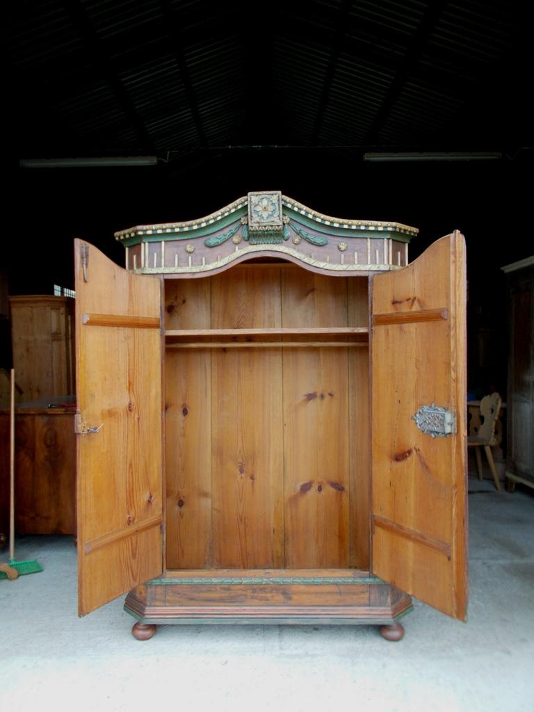 Armoire à deux portes décorée en frêne et bois de laurier Excellent état - En vente à Casaleone, IT