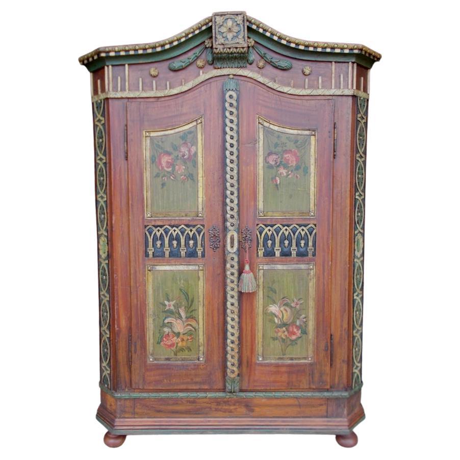 Armoire à deux portes décorée en frêne et bois de laurier en vente