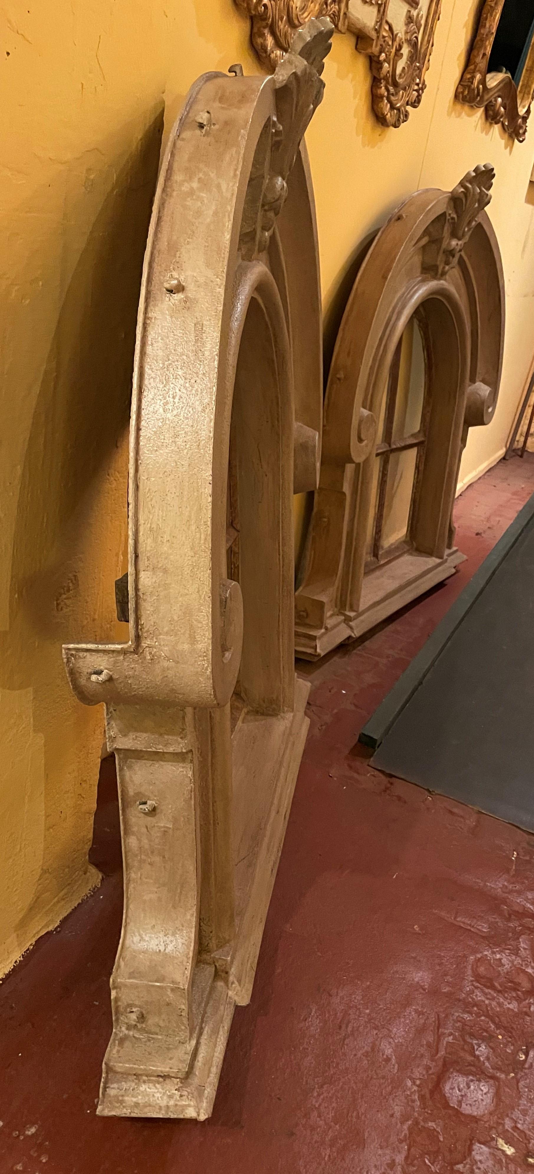 Two Dormer Windows in Cast Iron from the 19th Century In Good Condition For Sale In Brussels, Brussels