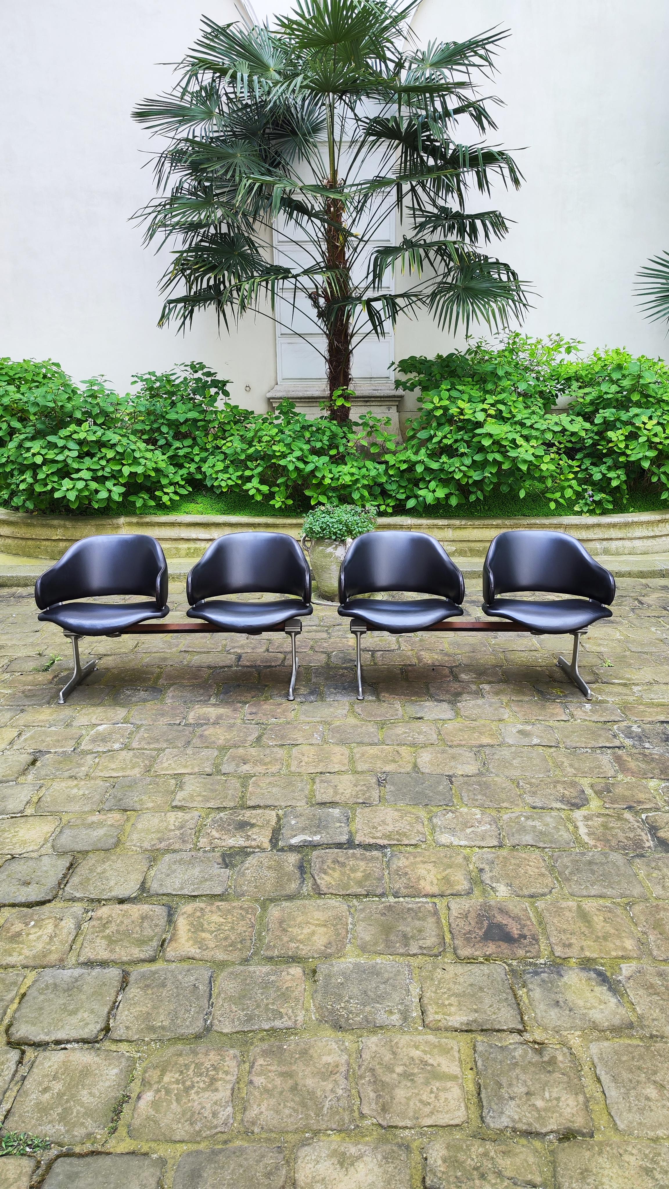 Two double chairs, leather reception bench armchairs by Geoffrey Harcourt, Artifort, 1960s.
.
Two available.
.
Dimensions of a double armchair:
130 cm wide
75 cm tall
60 cm deep.
.
In good condition, except the top of the back of the