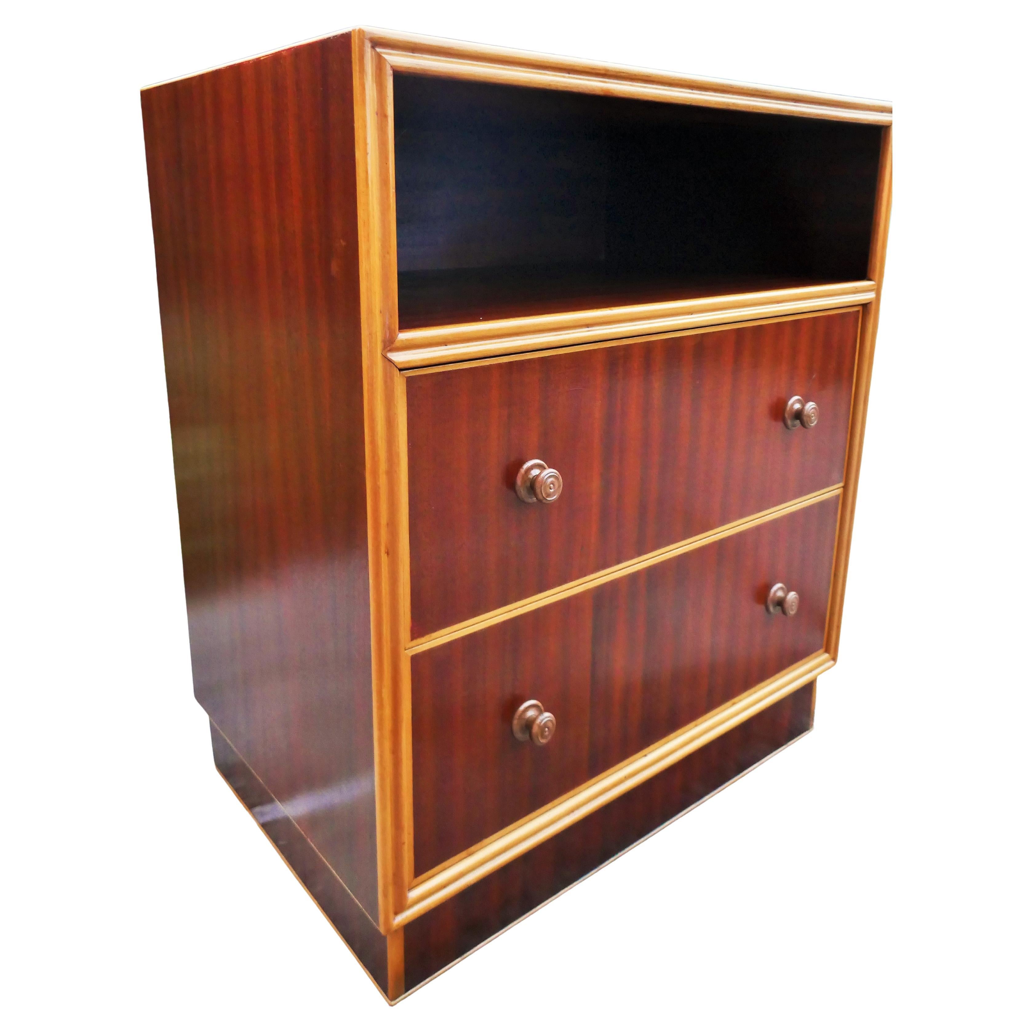 Moderne Two-drawer cabinet attributed to Osvaldo Borsani. en vente