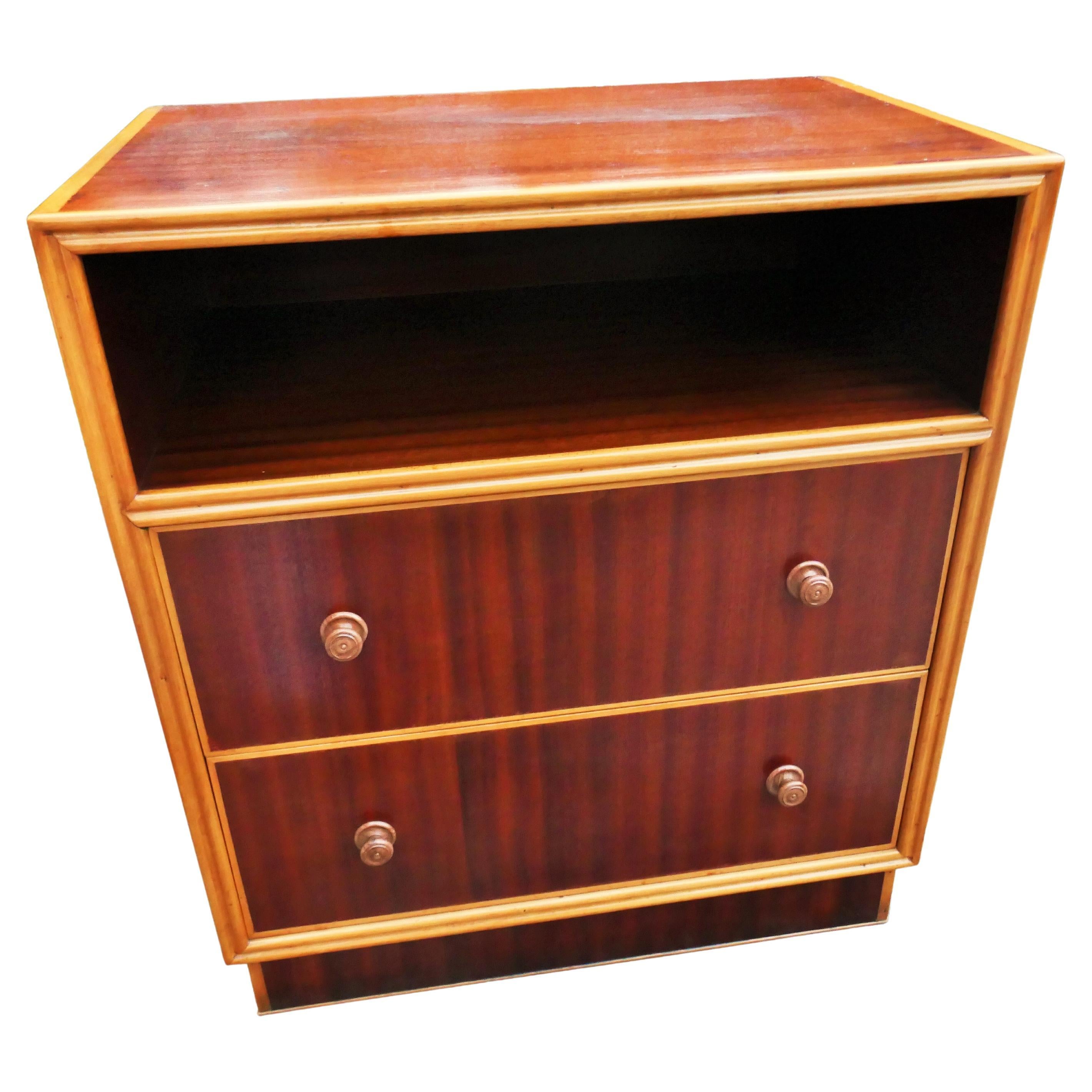 Mid-20th Century Two-drawer cabinet attributed to Osvaldo Borsani. en vente