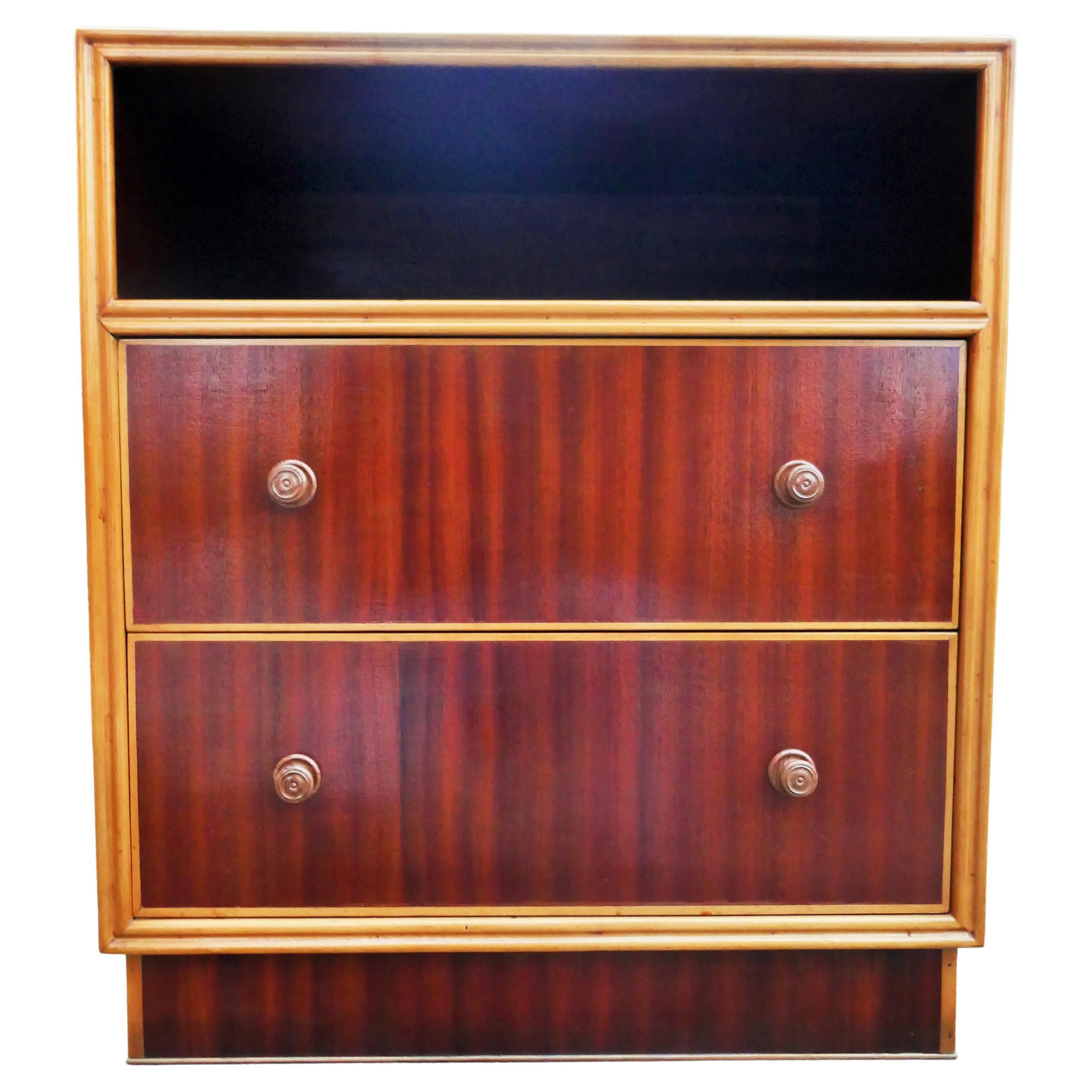 Bois Two-drawer cabinet attributed to Osvaldo Borsani. en vente