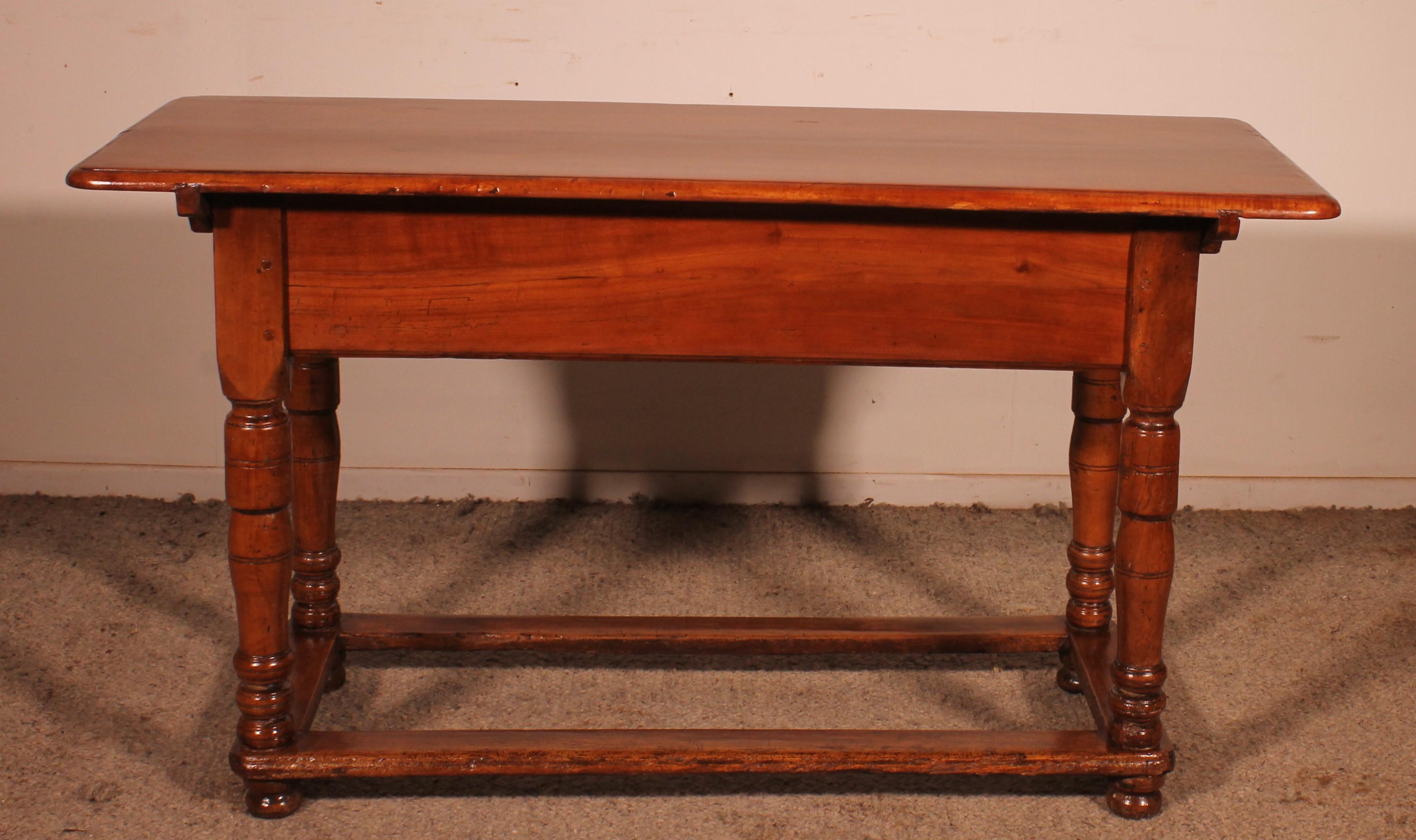 Console à deux tiroirs en bois de cerisier - 18e siècle en vente 2