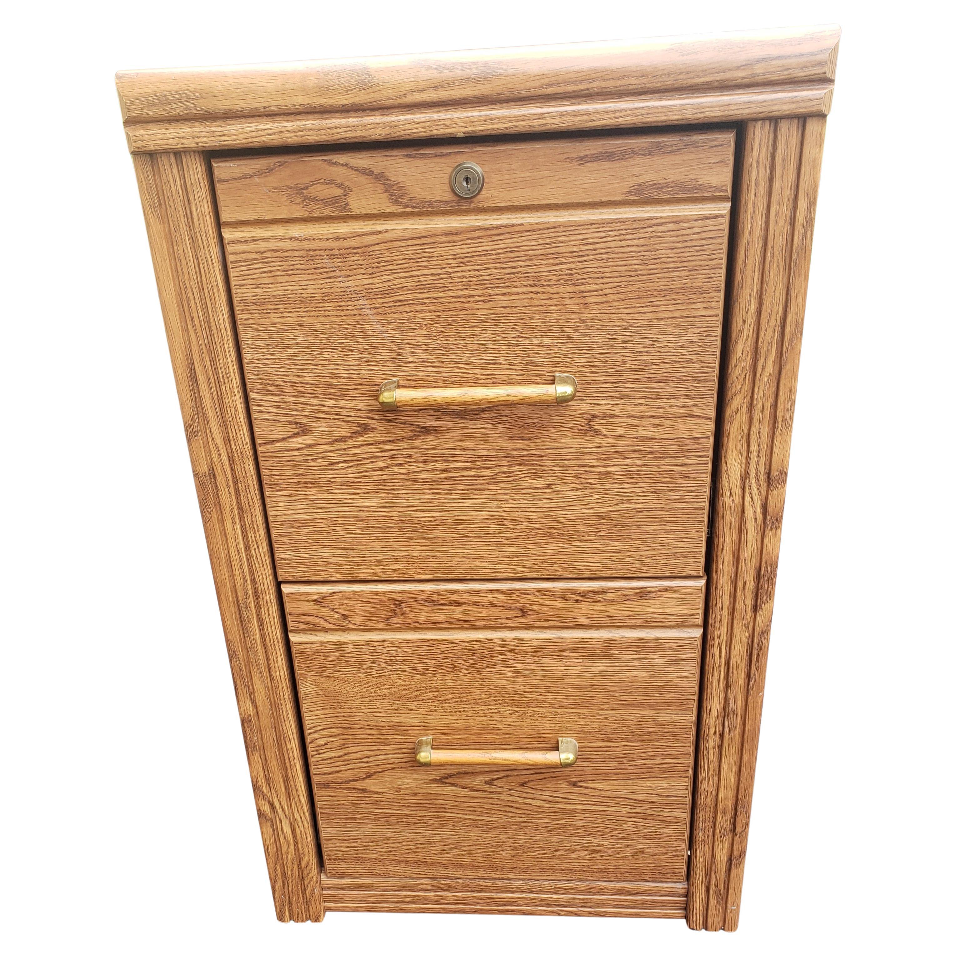 Two-Drawer Locking Filing Cabinet with Build-In Hanging File Folder Rails In Good Condition For Sale In Germantown, MD