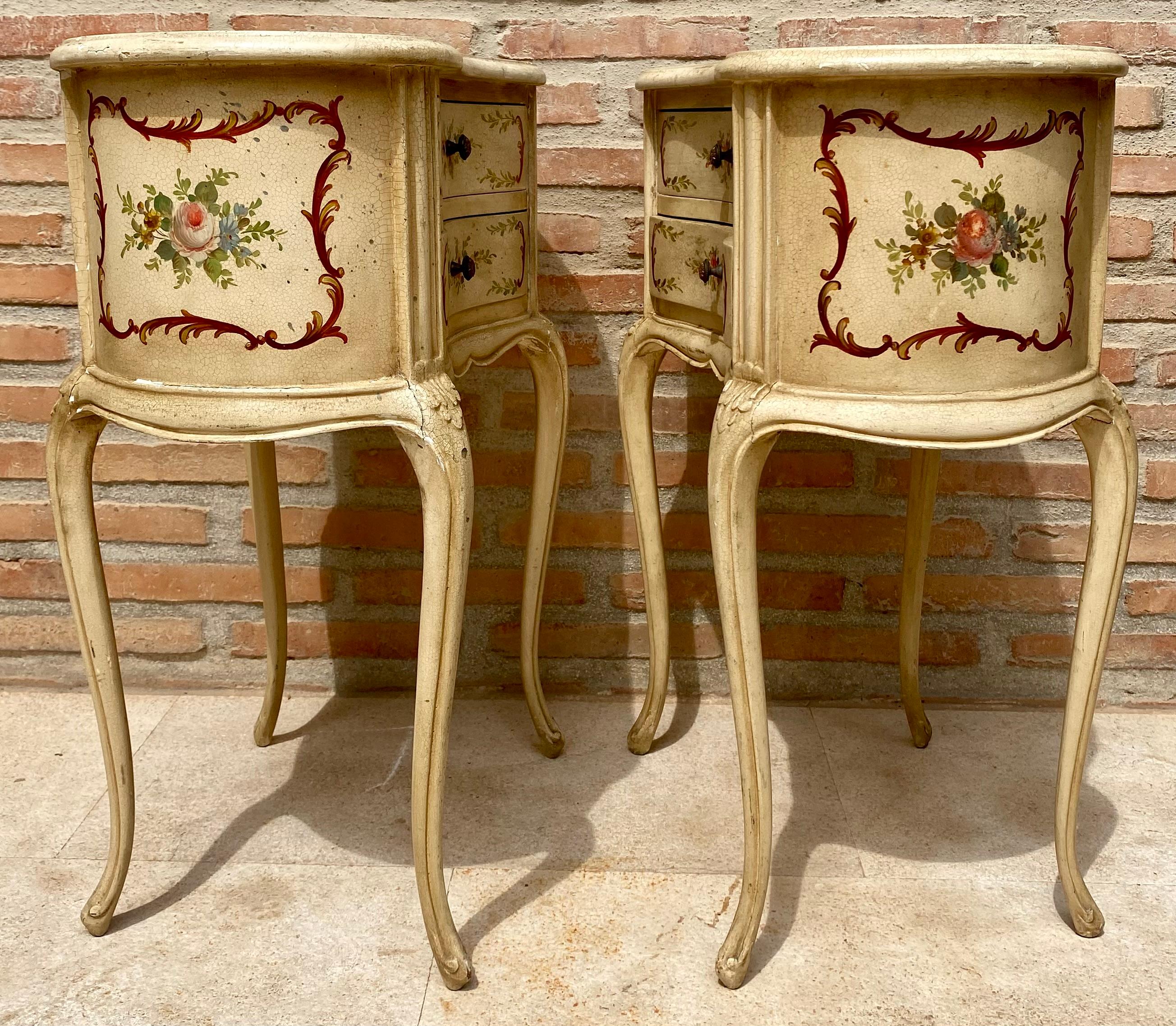 20th Century Two Drawers Painted in Light Beige Wood Kidney Nightstands, 1940s, Set of 2 For Sale