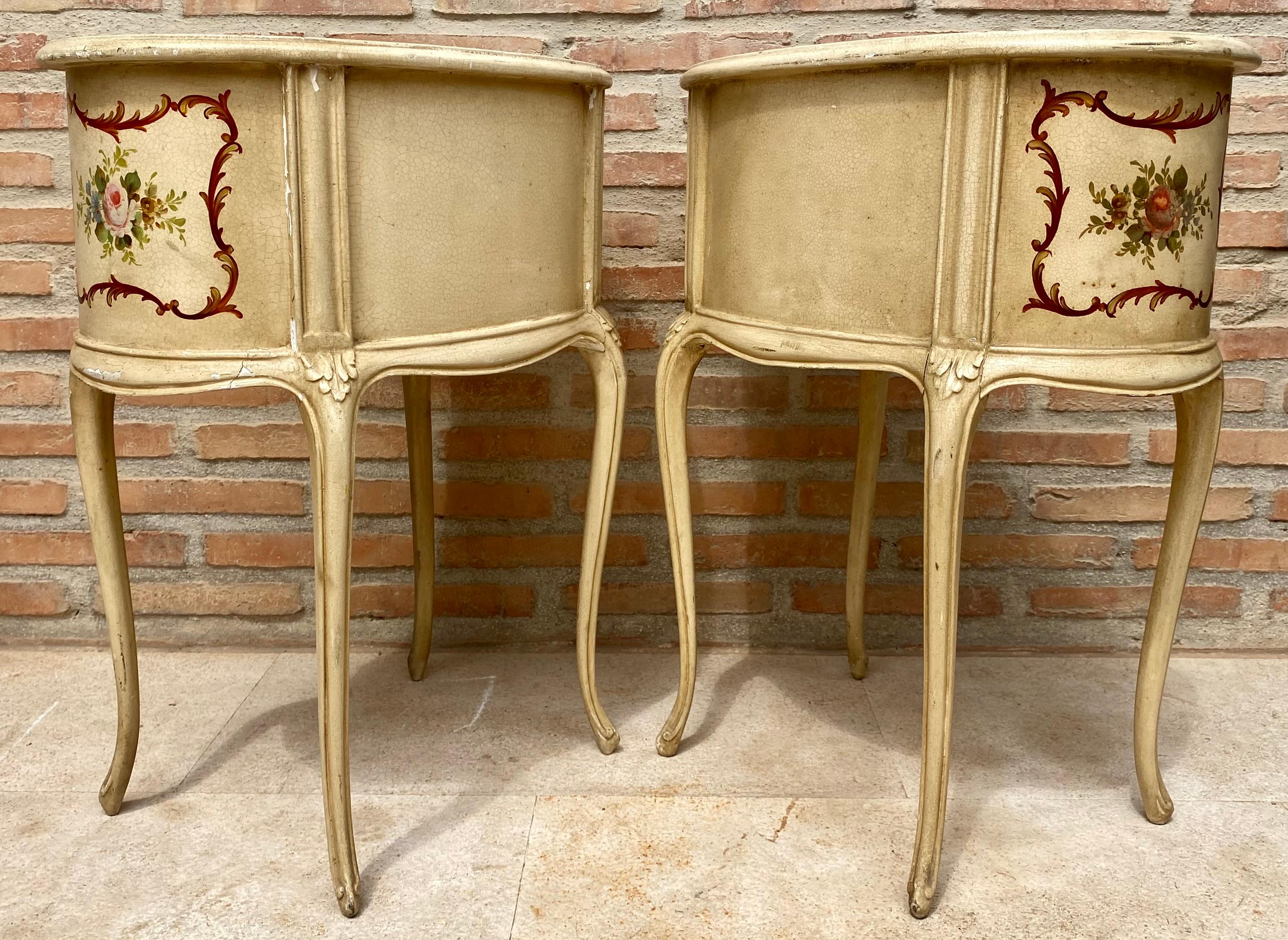 Two Drawers Painted in Light Beige Wood Kidney Nightstands, 1940s, Set of 2 For Sale 1