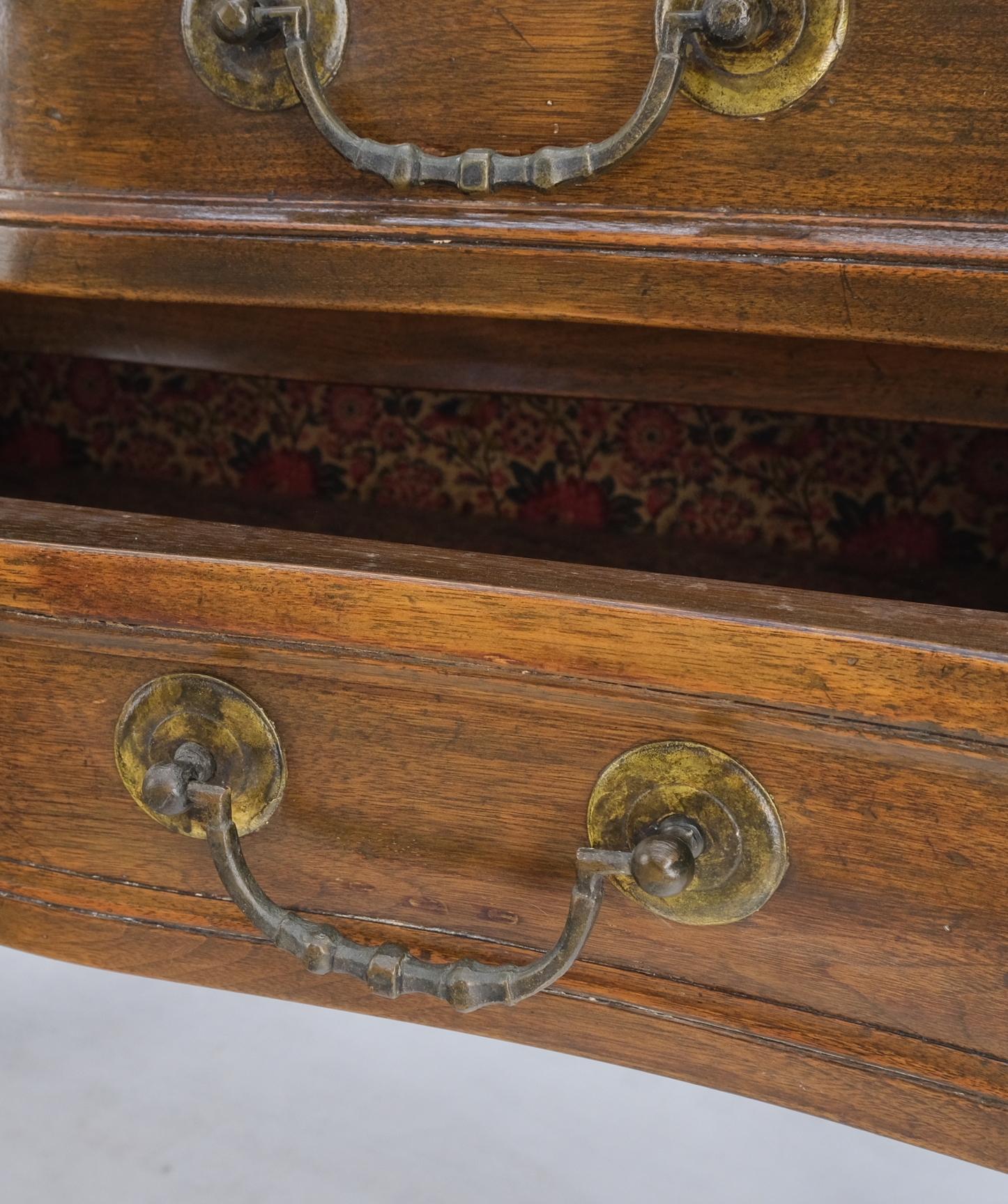 dresser construction