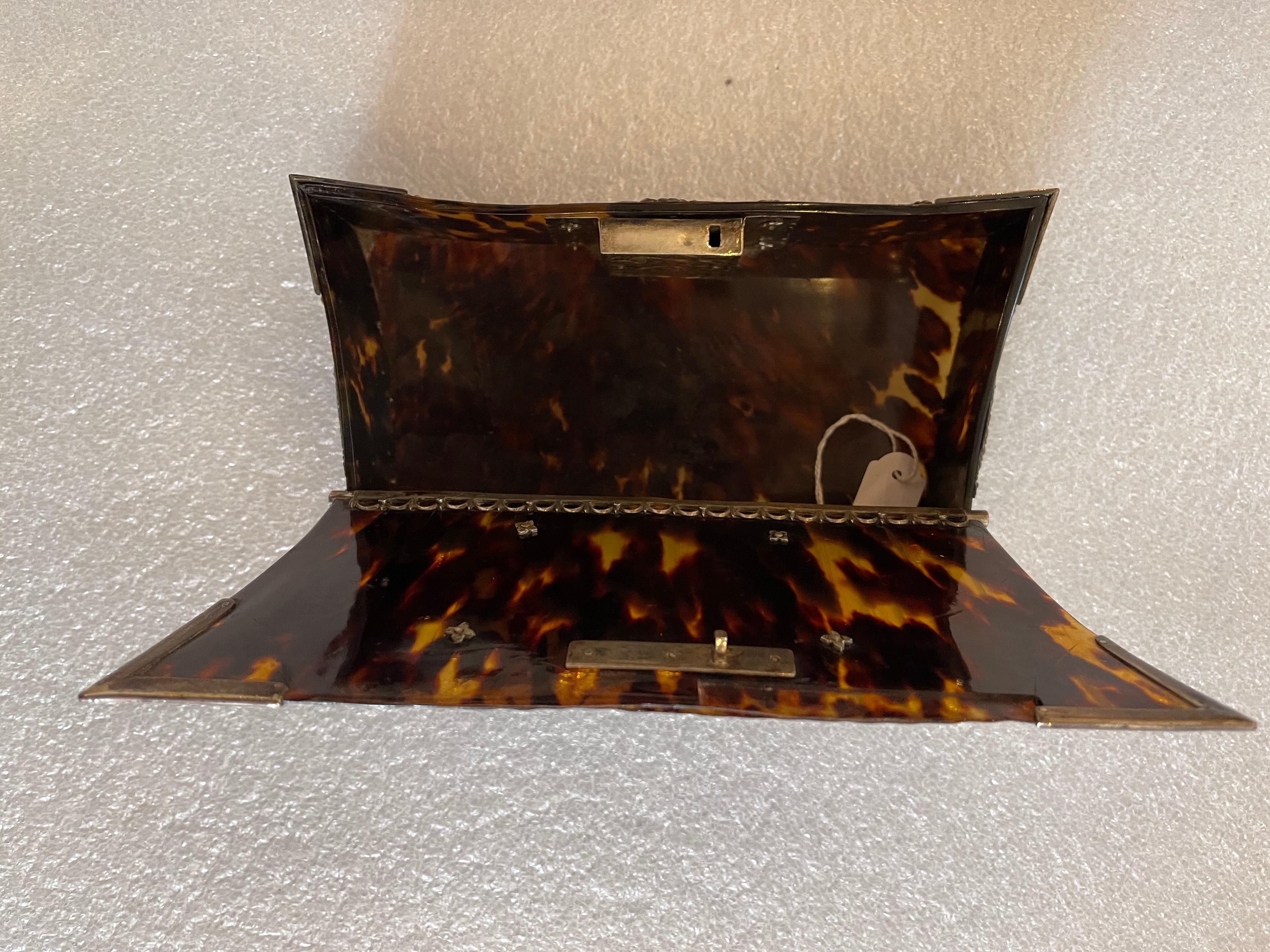 Two Dutch Colonial Tortoiseshell Bible Boxes with Silver Mounts, 18th Century For Sale 6
