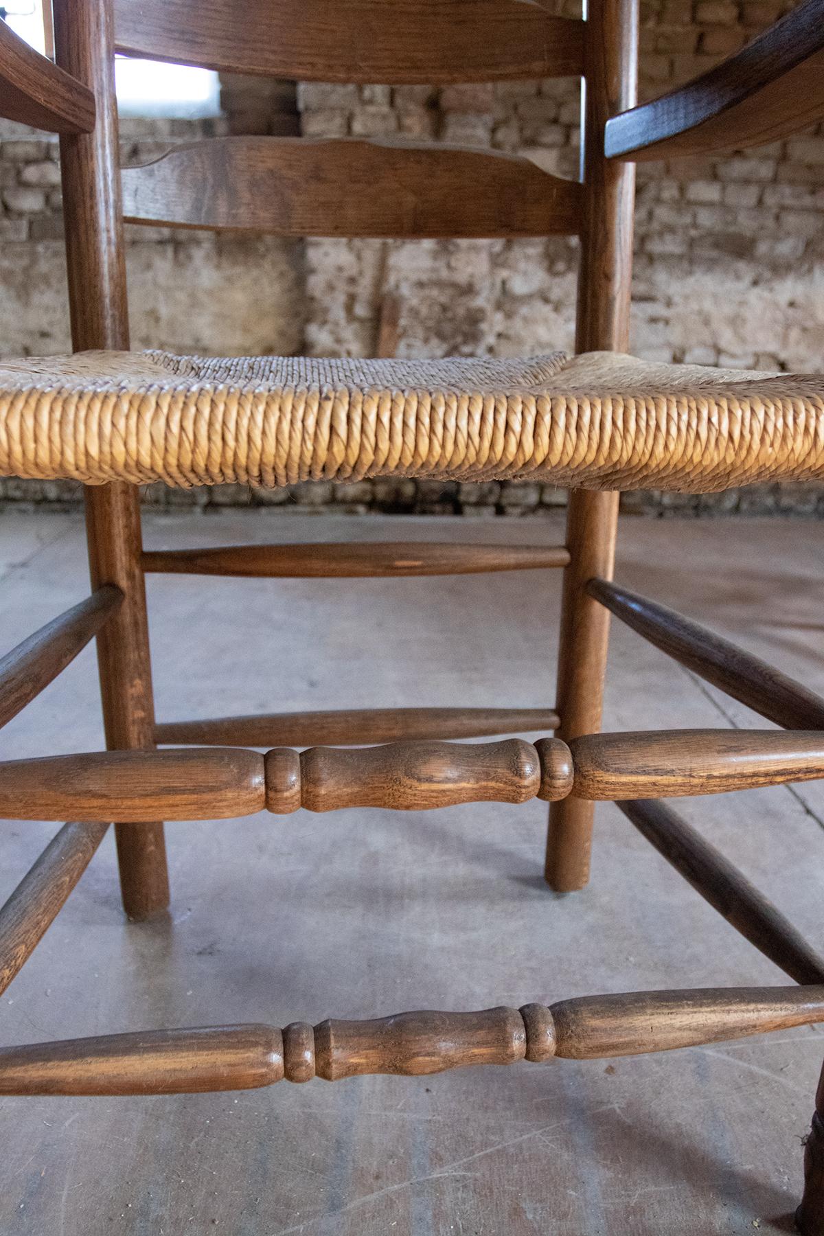 Deux fauteuils Dutch Knobs à dossier échelonné et siège en jonc de chêne en vente 8