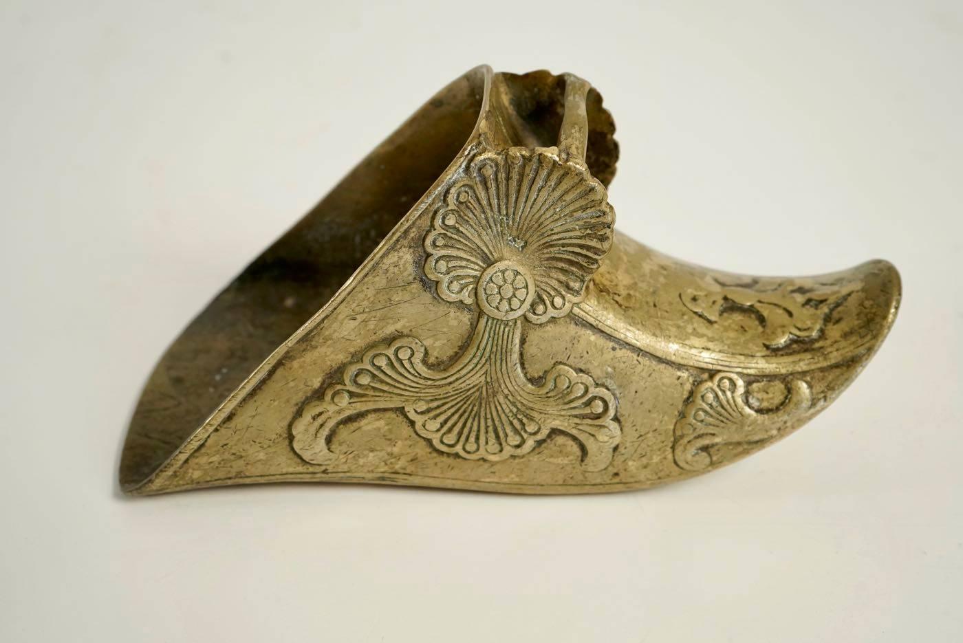 Two Dutch Shoes from the 17th Century in Bronze 1