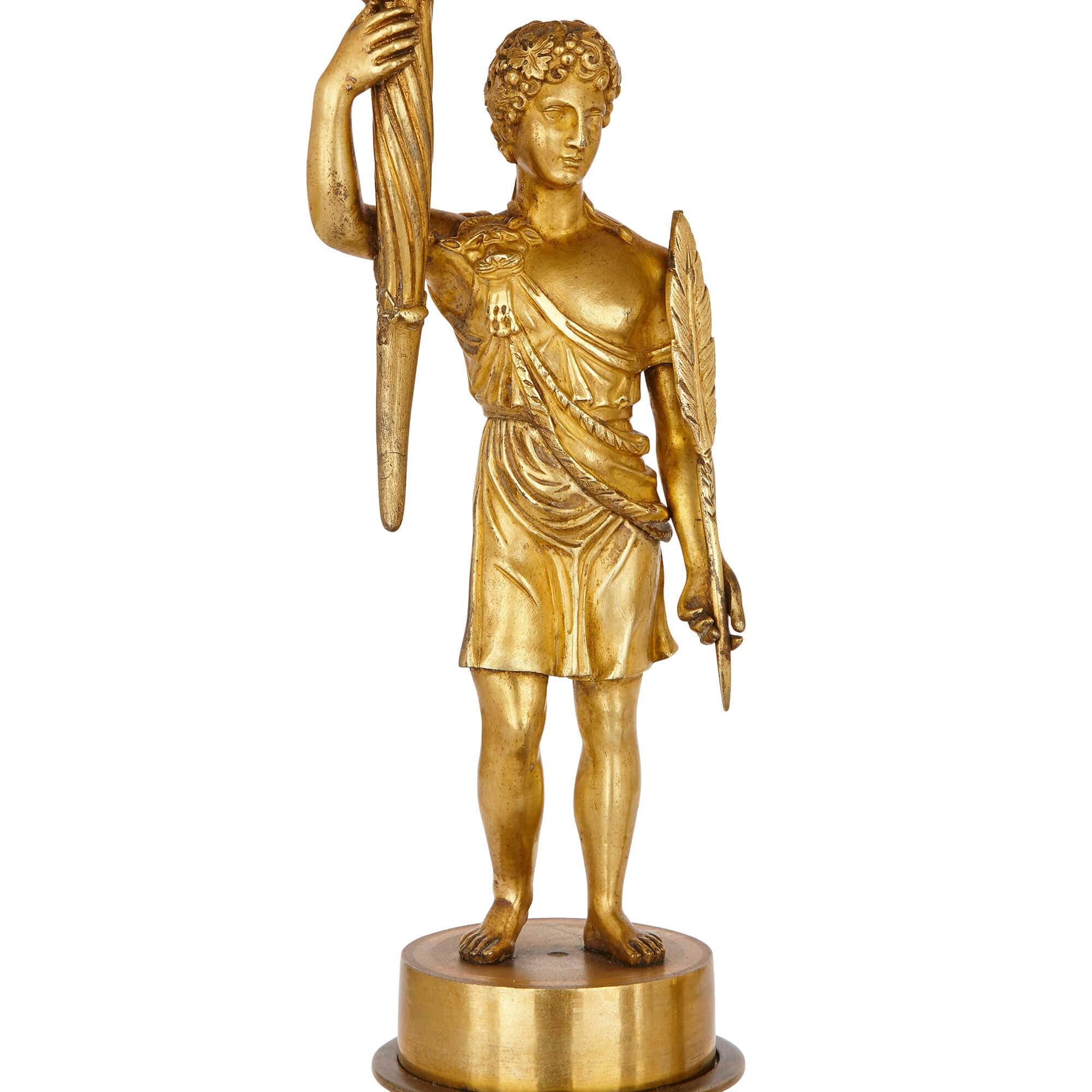 Vergoldete Bronzekandelaber aus dem französischen Empire des frühen 19. Jahrhunderts (Französisch) im Angebot