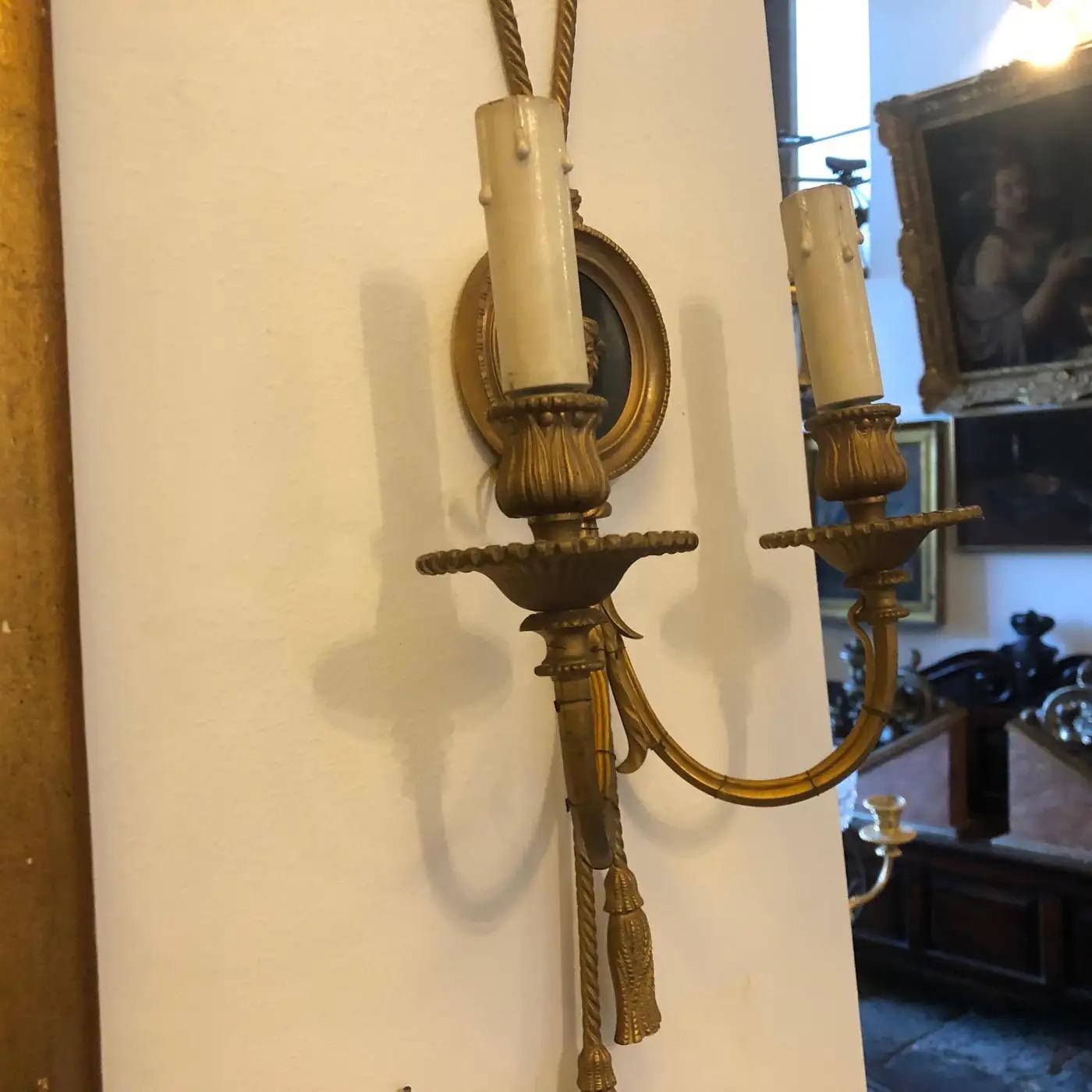 Two Early 20th Century Louis XVI Style Gilded Bronze Italian Medusa Wall Sconces For Sale 9