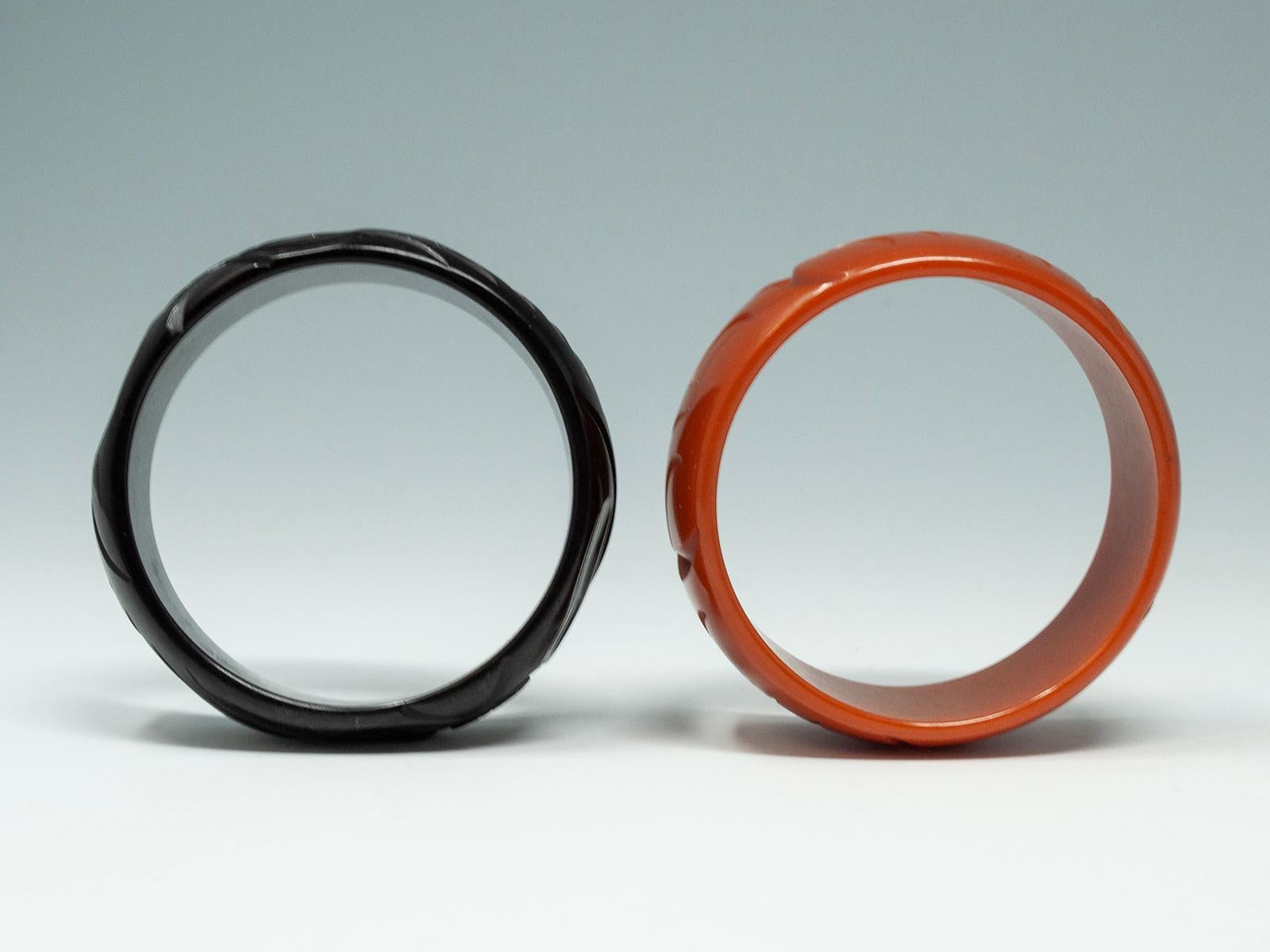 Dos pulseras de baquelita de principios a mediados del siglo XX Contemporáneo en venta