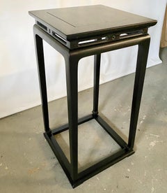 Dos soportes altos para esculturas chinas de ébano negro