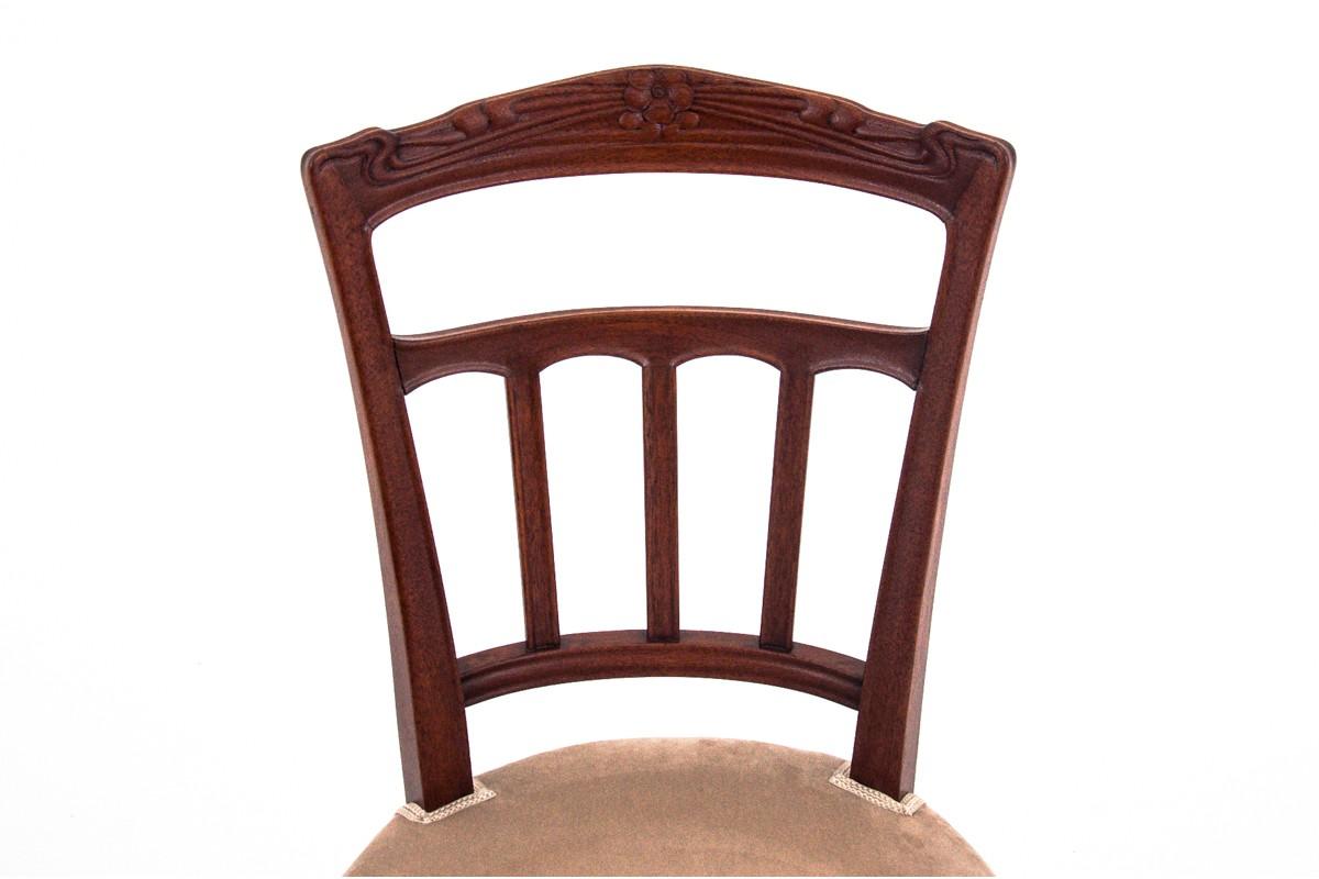 Antique chairs, Northern Europe, circa 1860.

Currently, under renovation, it is possible to replace the upholstery.

Wood: mahogany

Dimensions: height 86 cm, width 50 cm, depth 55 cm.