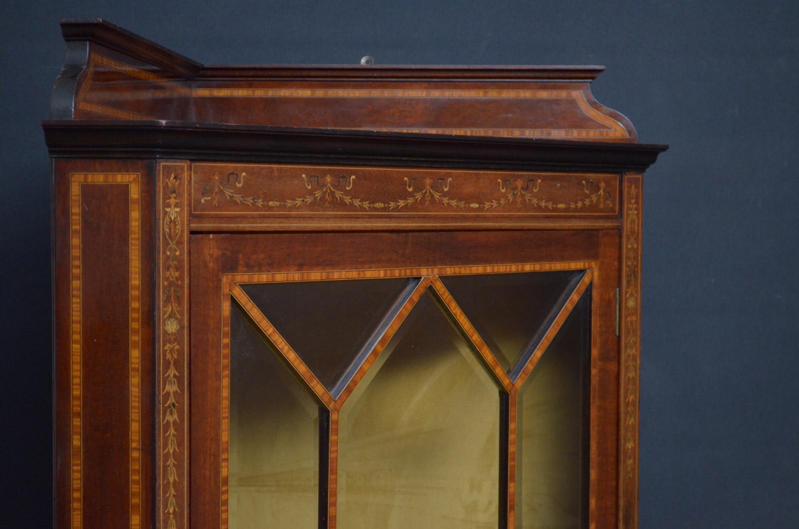 Two Edwardian Mahogany Corner Display Cabinets 5