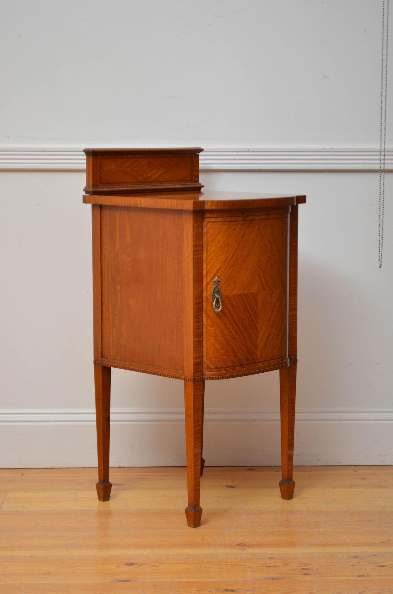 Two Edwardian Satinwood Bedside Cabinets Bedside Cupboards In Good Condition For Sale In Whaley Bridge, GB