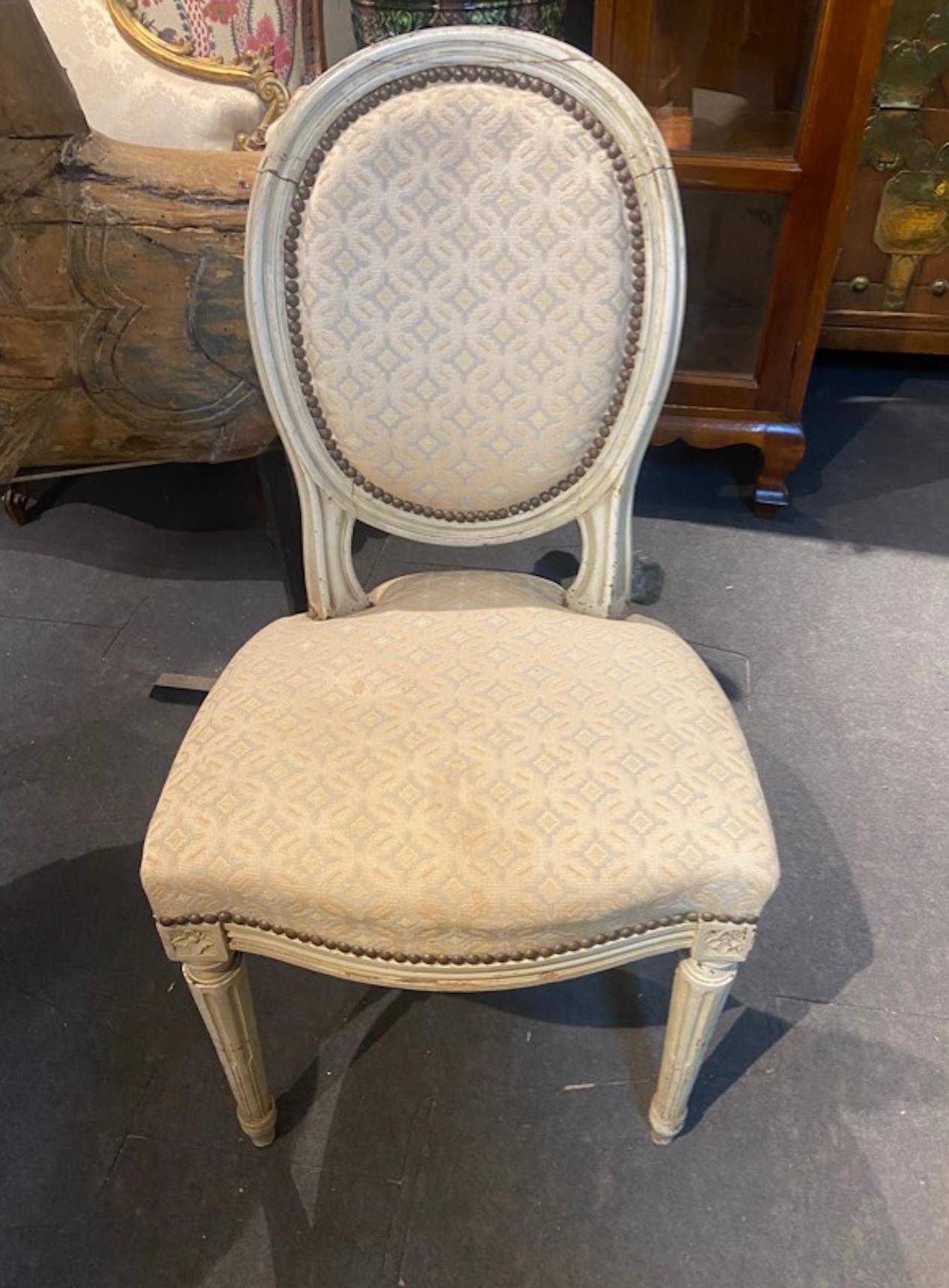 Legno Due eleganti sedie antiche francesi in stile Luigi XVI, circa 1860 in vendita