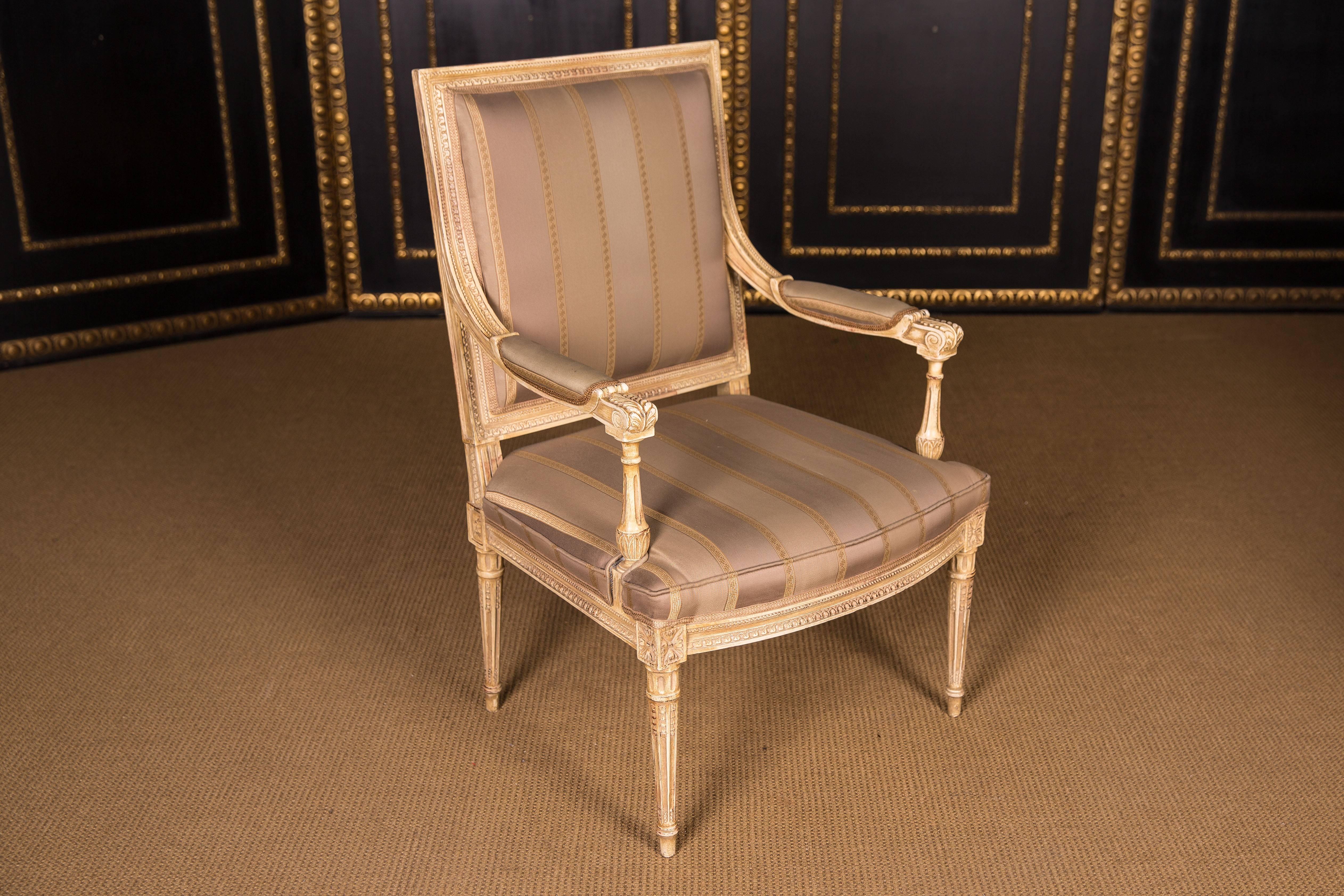 Two Elegant French Armchairs in the antique Louis Seize Style beech hand carved In Good Condition For Sale In Berlin, DE