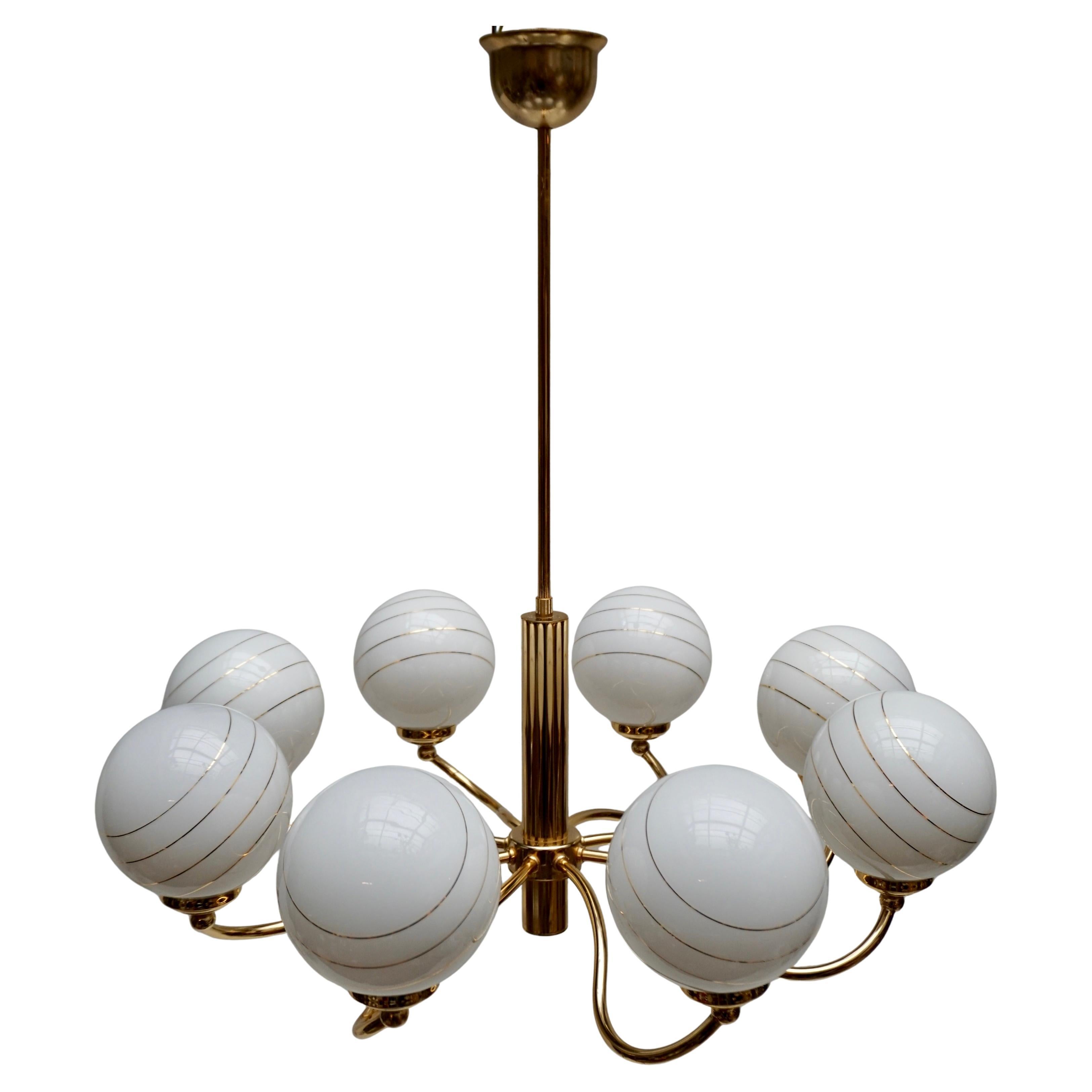 Hollywood Regency Due eleganti lampadari italiani di metà secolo in ottone e vetro, anni '70 in vendita
