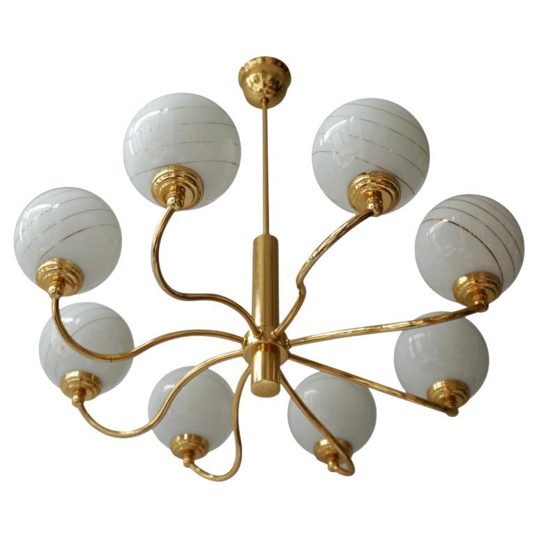 Due eleganti lampadari italiani di metà secolo in ottone e vetro, anni '70 in vendita