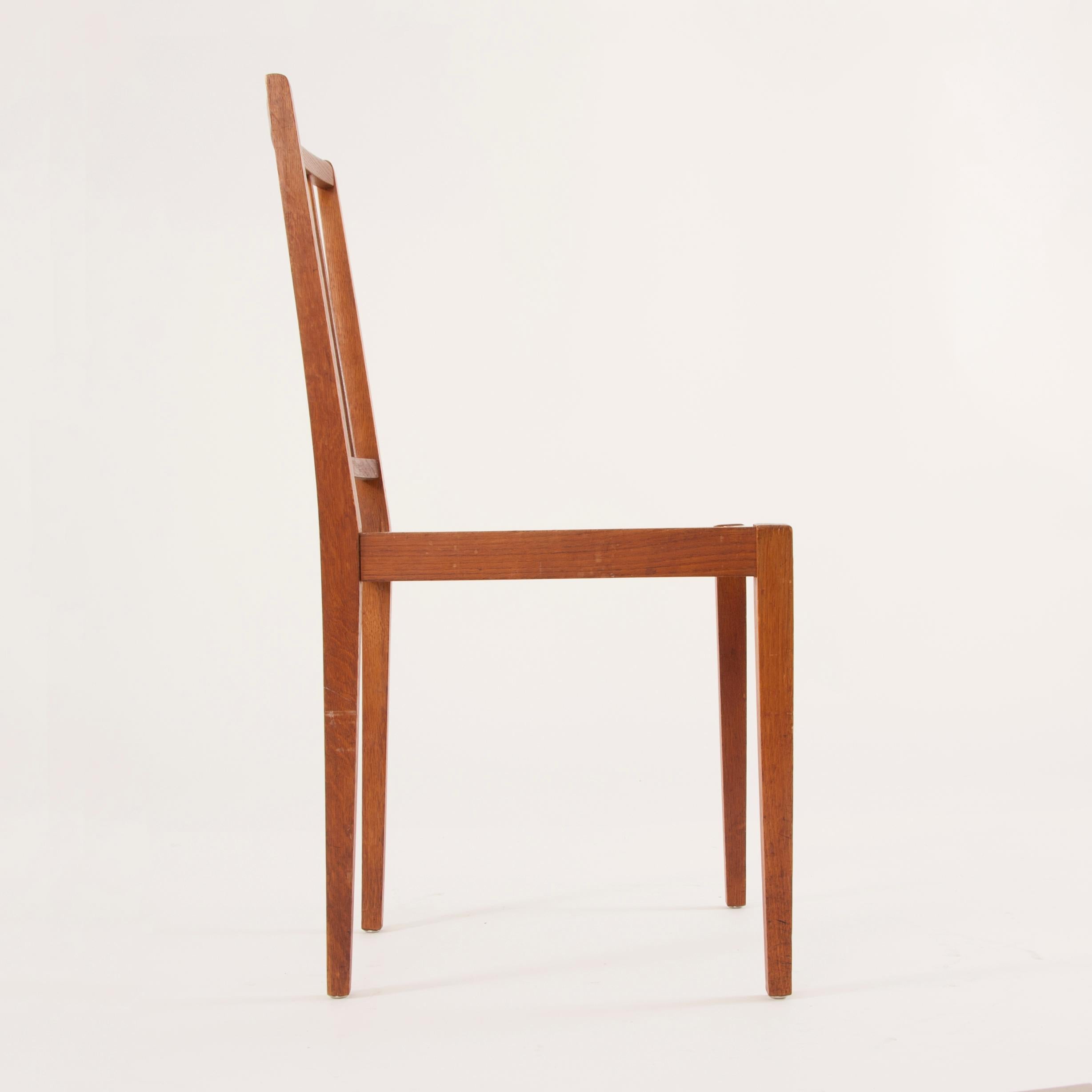 Austrian Two Elegant Werkstätte Hagenauer Chairs M006 by Julius Jirasek, Austria, 1930 For Sale