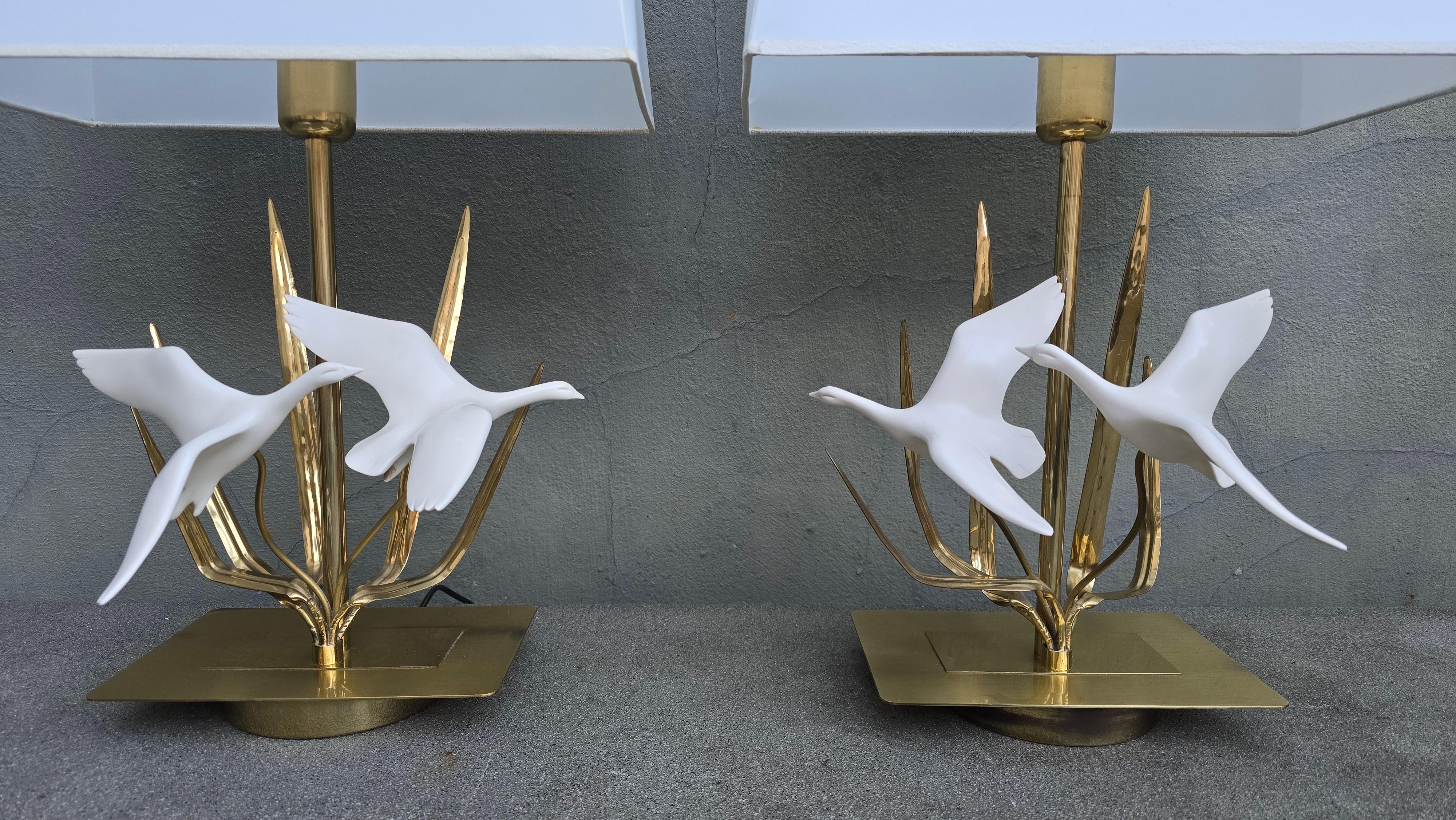 French Two Elegant Wild Geese Birds Table Lamps For Sale