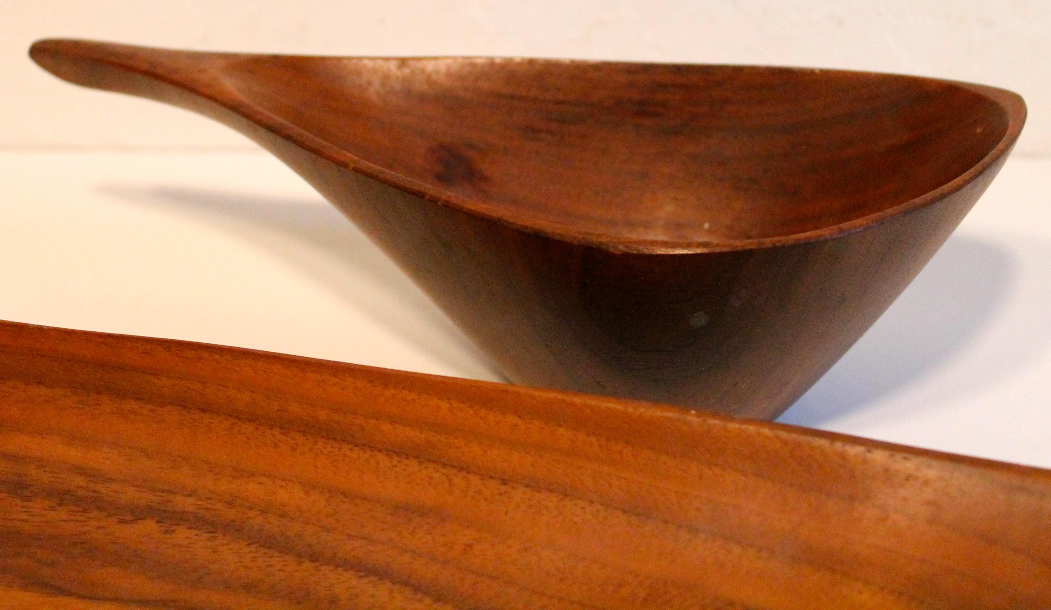 Two Emil Milan 'Emilan' Handcrafted Walnut Bowls In Good Condition For Sale In Sharon, CT