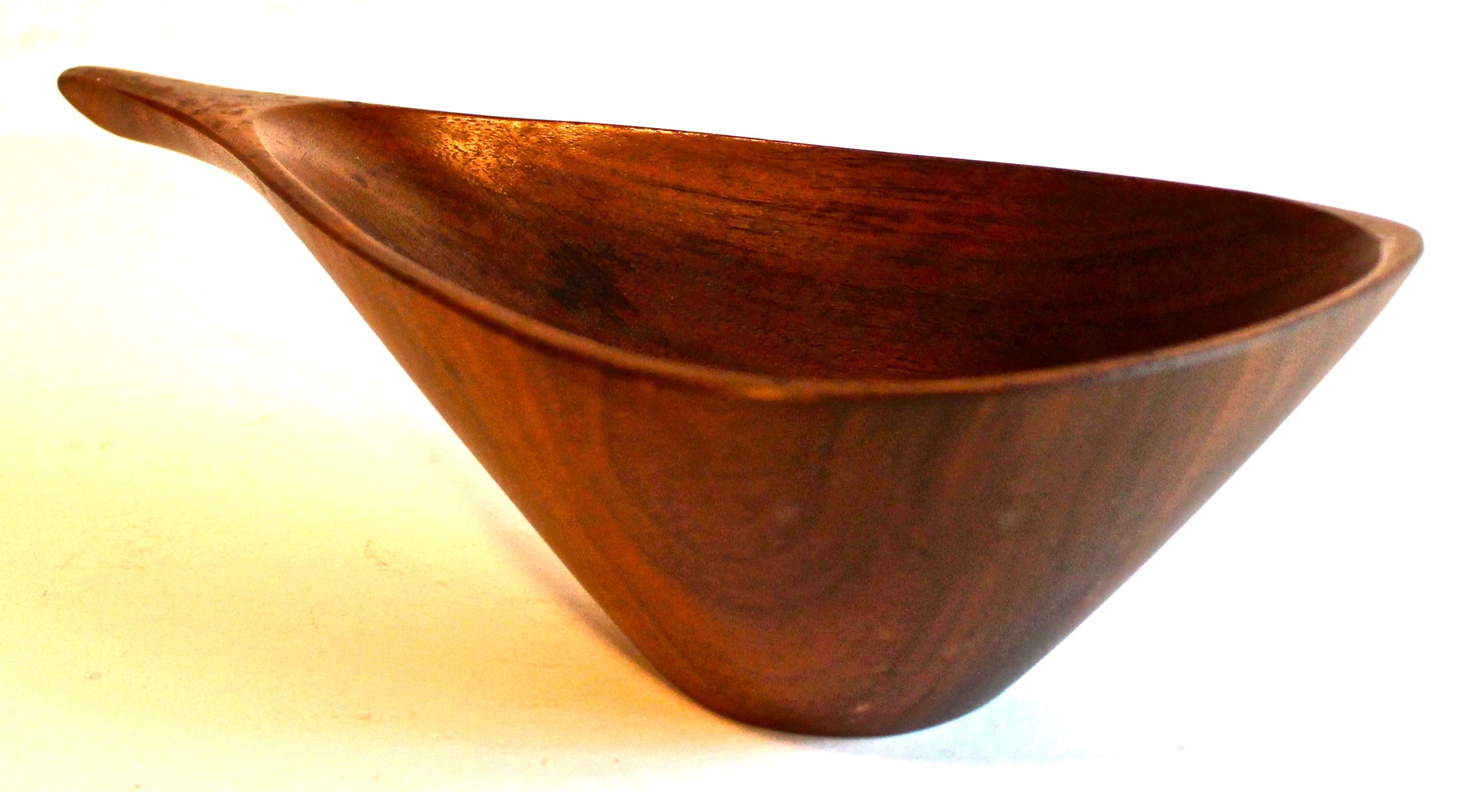 Two Emil Milan 'Emilan' Handcrafted Walnut Bowls For Sale 1