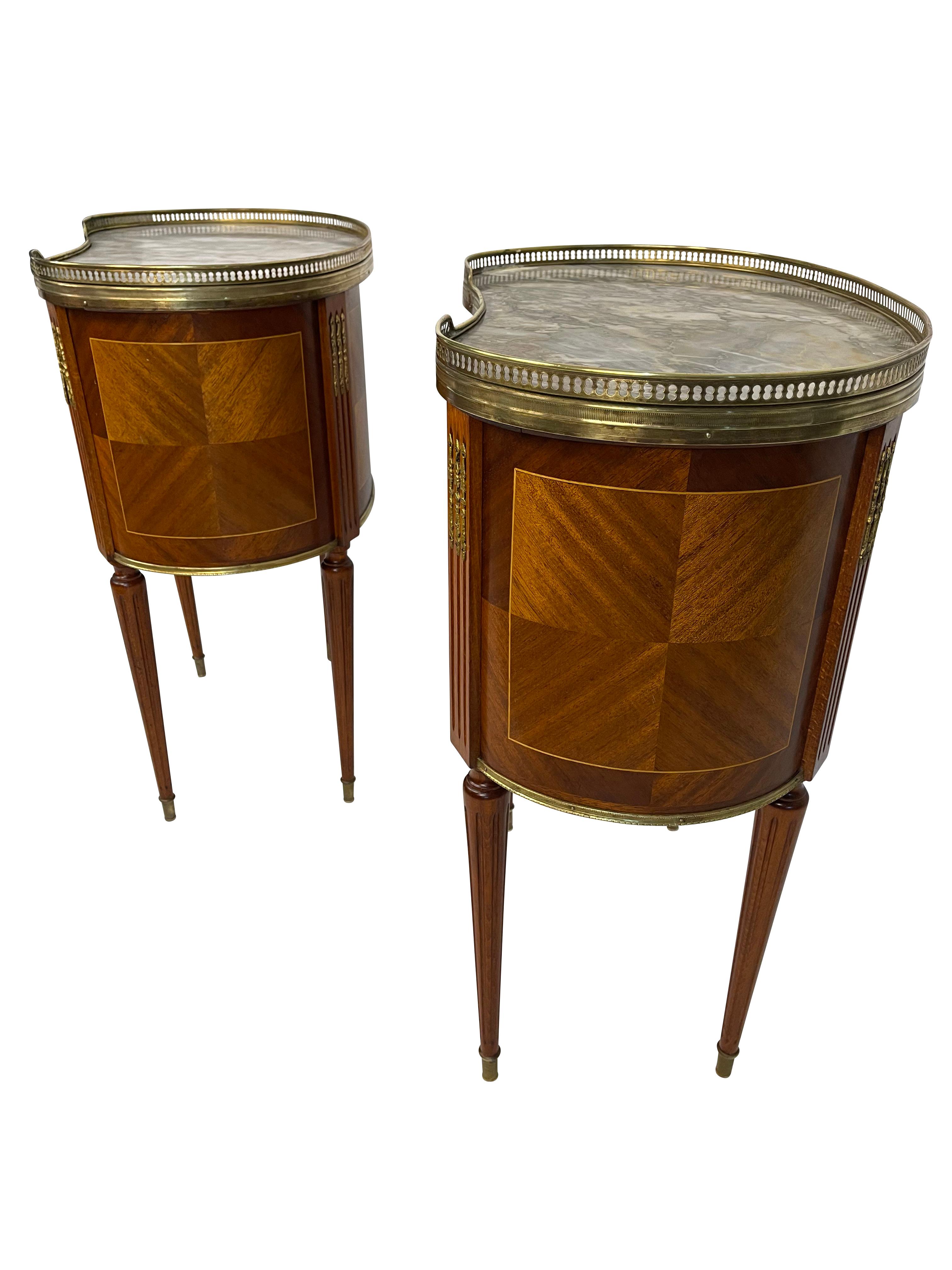 Two end tables  In Good Condition For Sale In Essex, MA