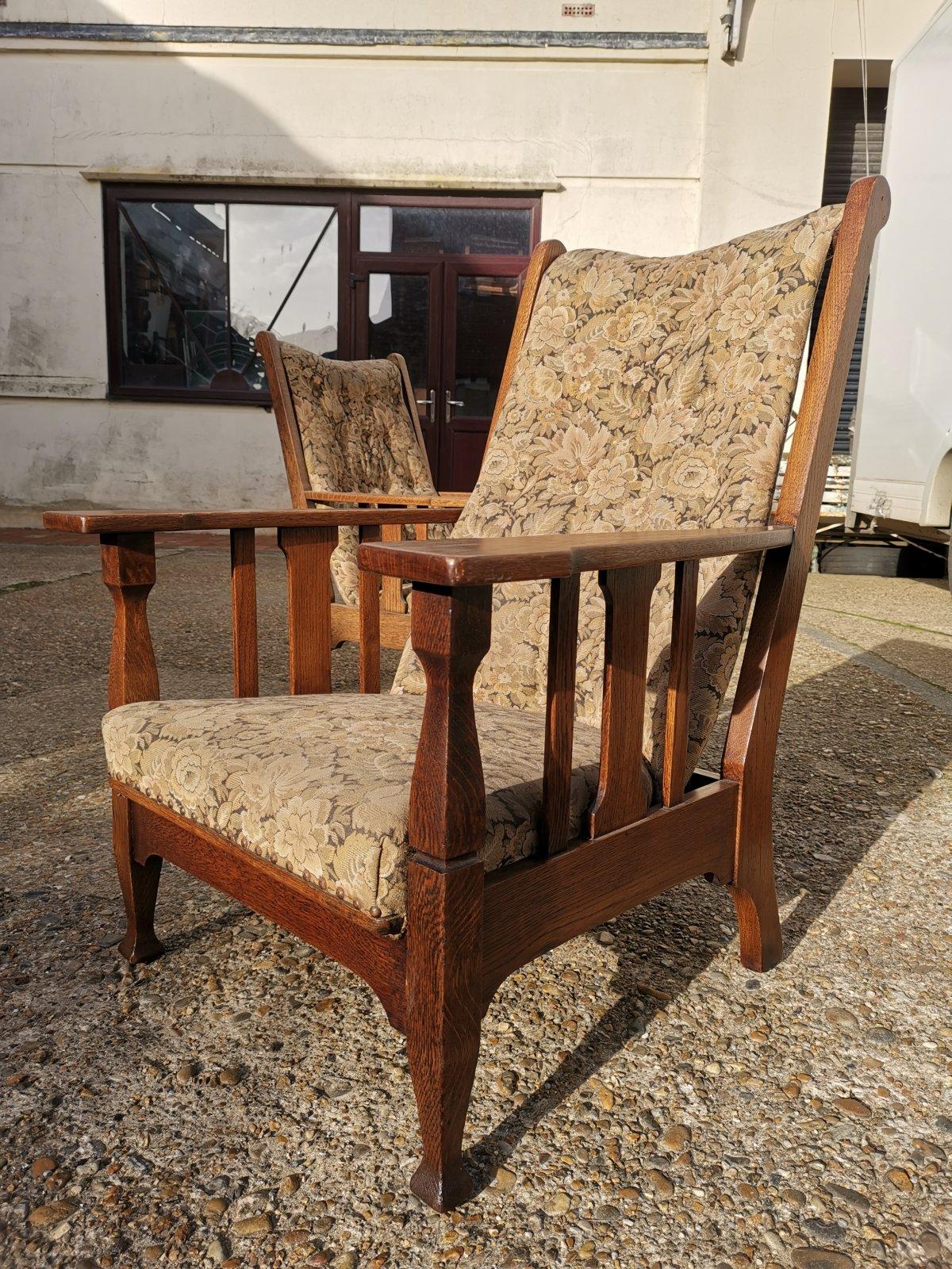Early 20th Century Two English Arts & Crafts Oak Reclining Armchairs with Large Flat Extended Arms For Sale