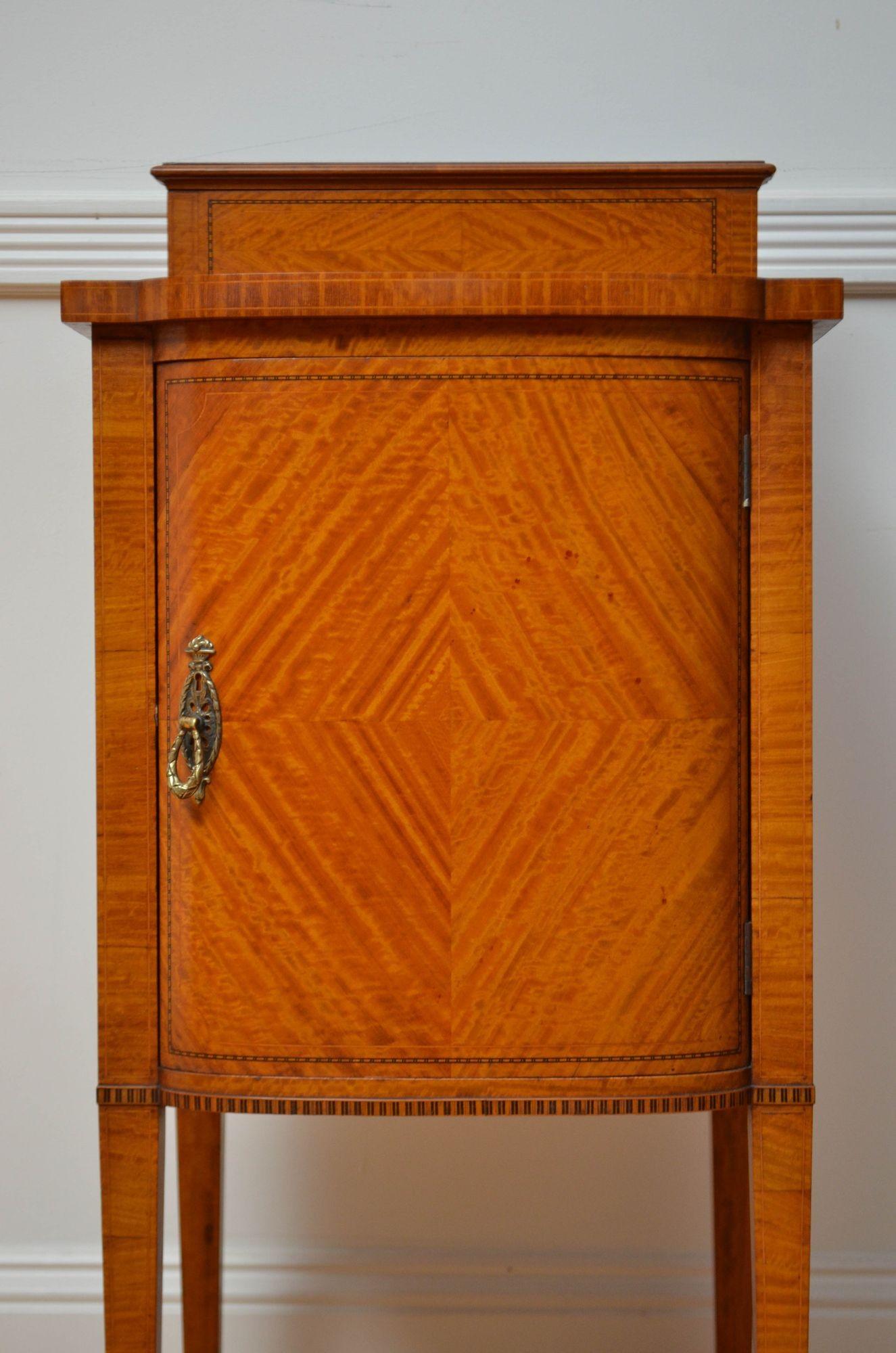 Two English Edwardian Satinwood Bedside Cabinets Bedside Cupboards For Sale 4